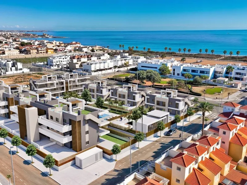 LUXURY HOMES 100M FROM THE BEACH