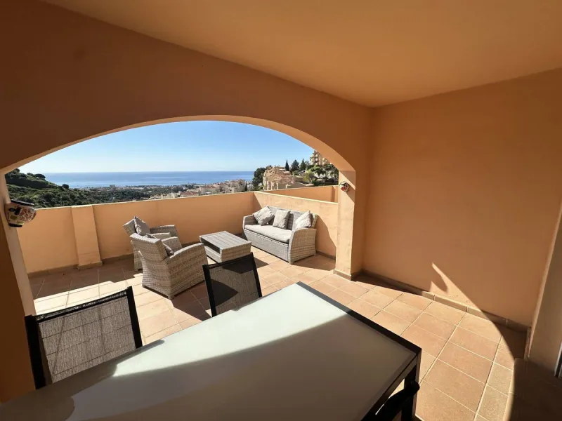 Atemberaubende 2-Zimmer-Wohnung mit Meerblick, privatem Tiefgaragenstellplatz und Abstellraum – Bellavista Hills 2, Calahonda – 349.000 €