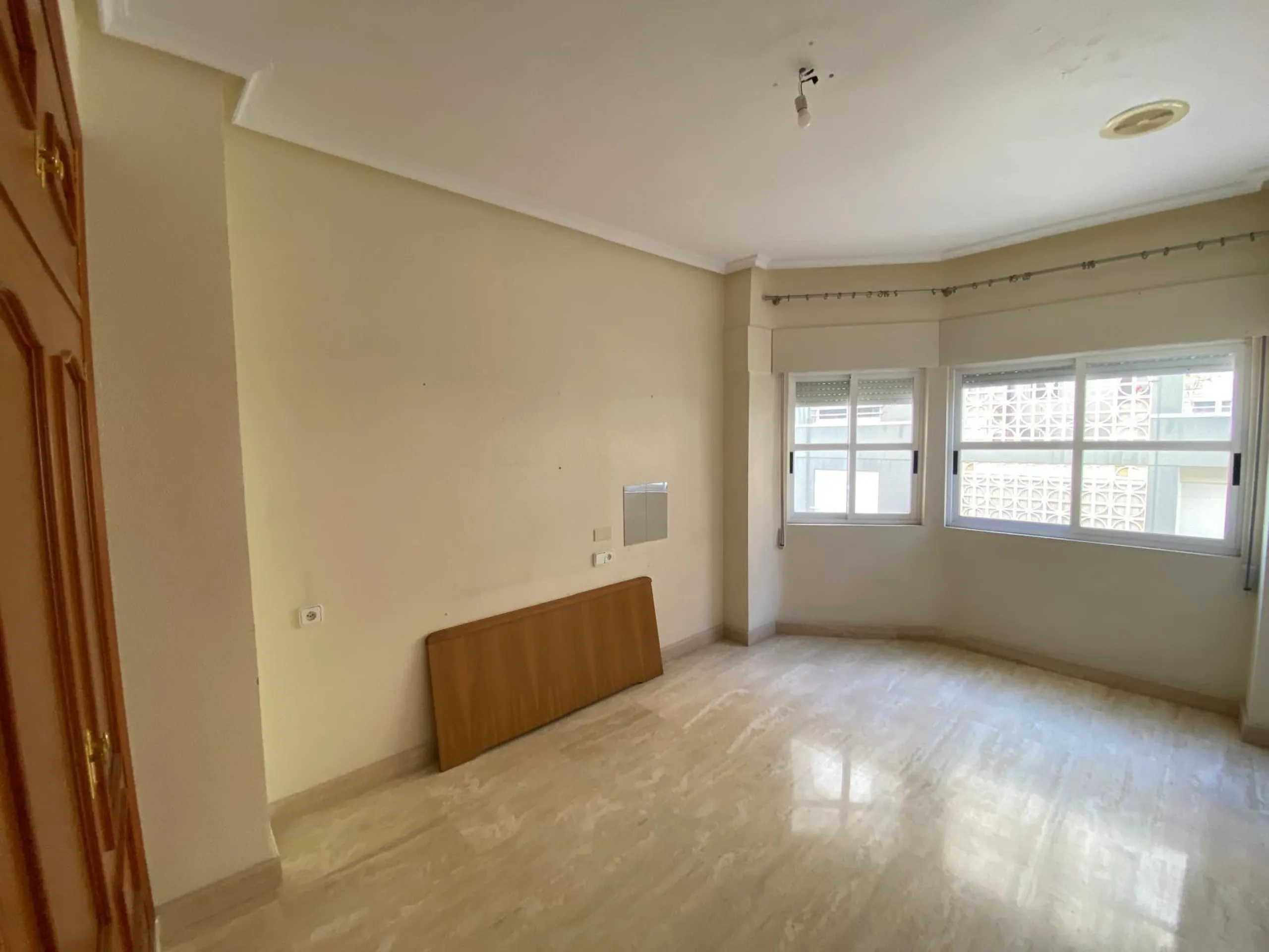 WITH SEA VIEWS apartment 4 bedrooms, 2 bathrooms, 2 terraces, and garage