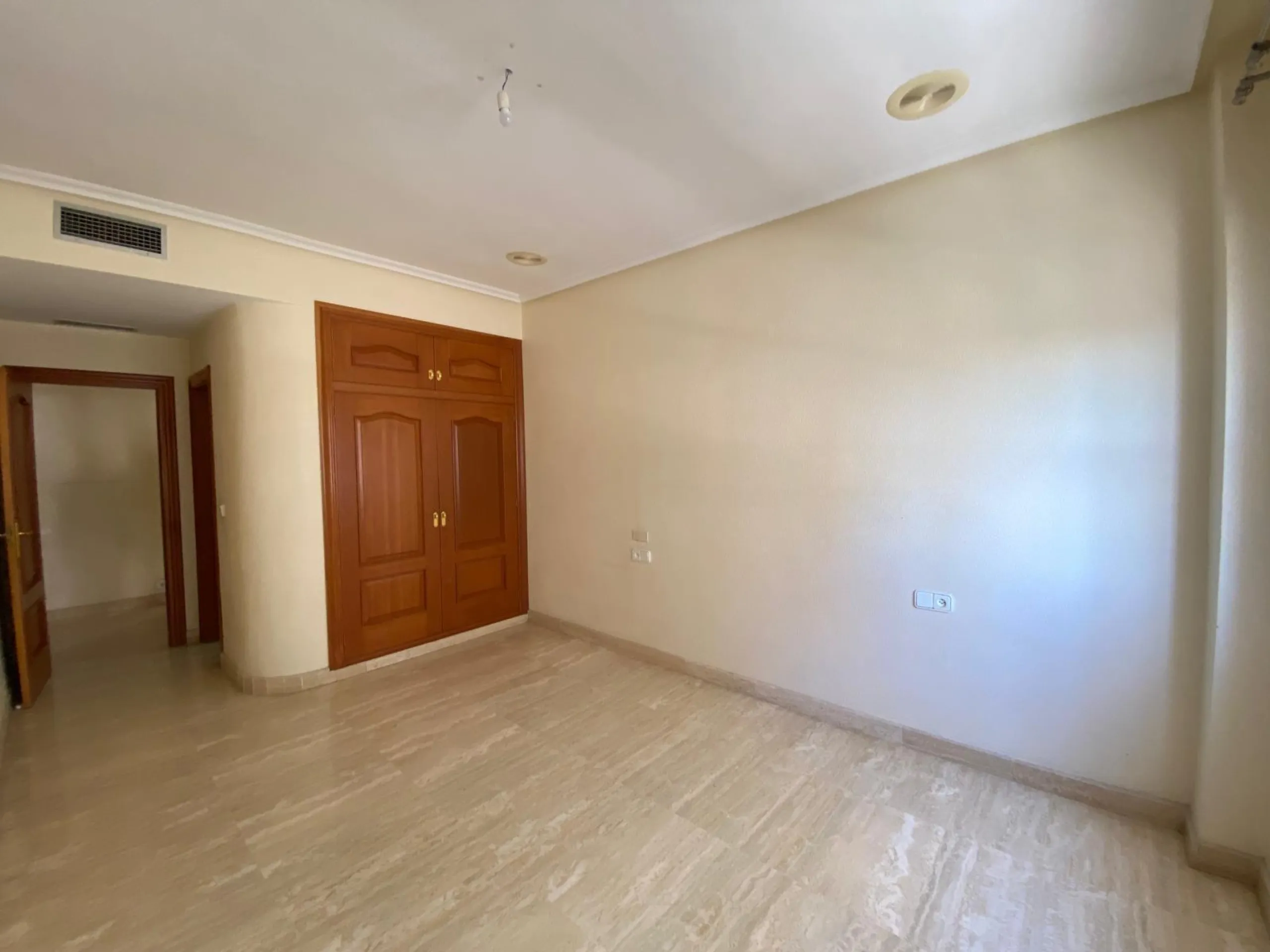 WITH SEA VIEWS apartment 4 bedrooms, 2 bathrooms, 2 terraces, and garage