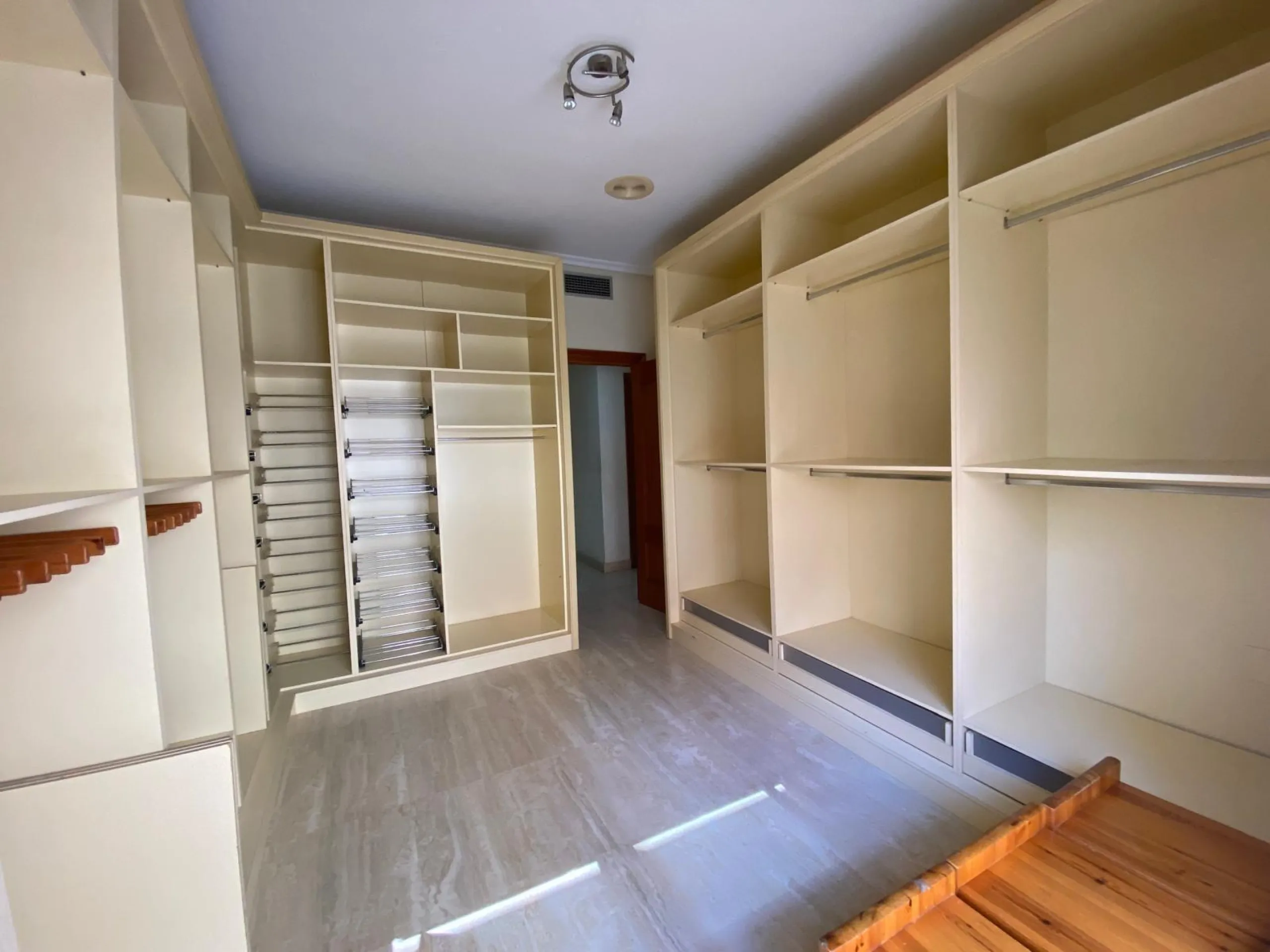 WITH SEA VIEWS apartment 4 bedrooms, 2 bathrooms, 2 terraces, and garage