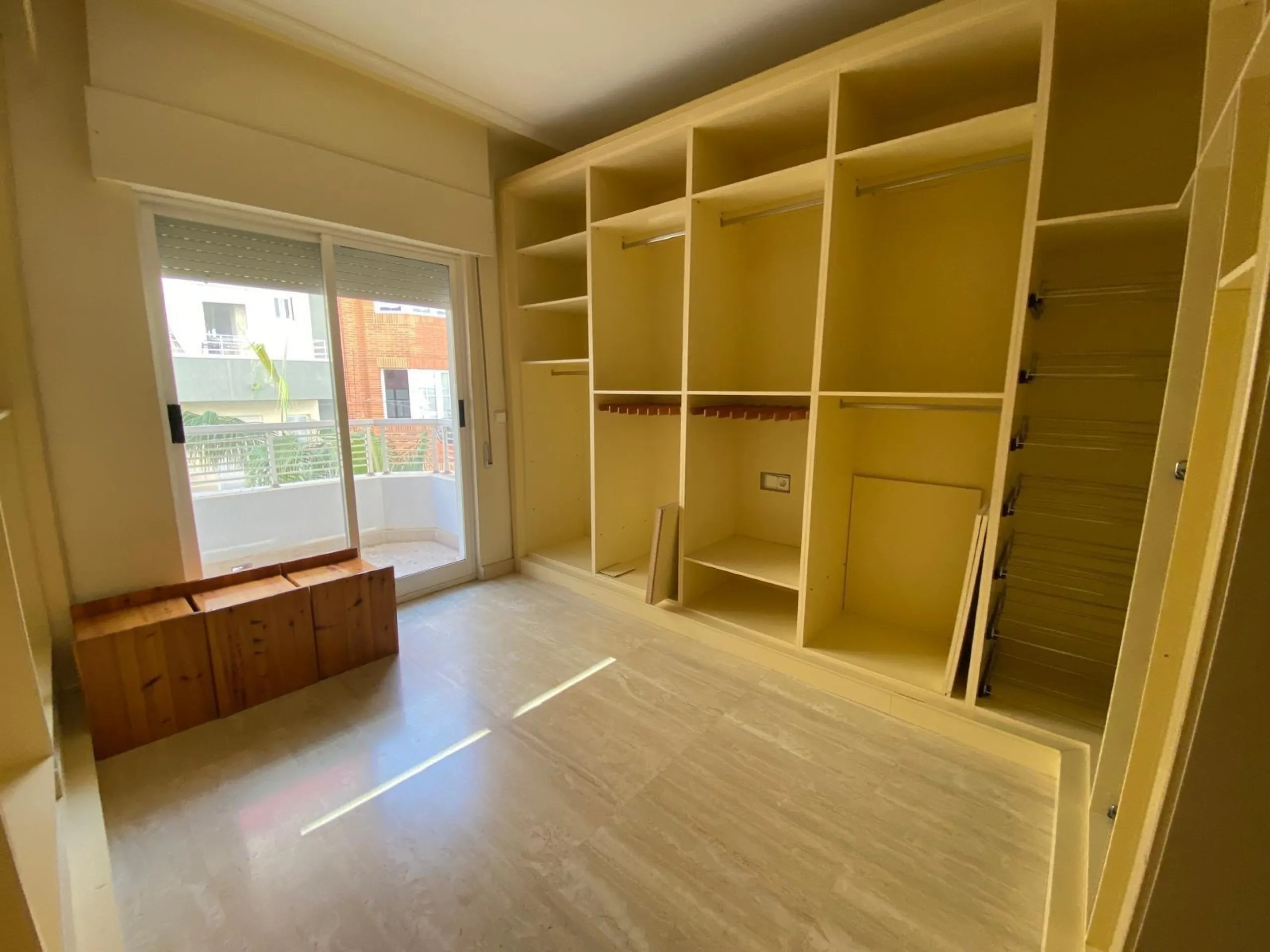 WITH SEA VIEWS apartment 4 bedrooms, 2 bathrooms, 2 terraces, and garage