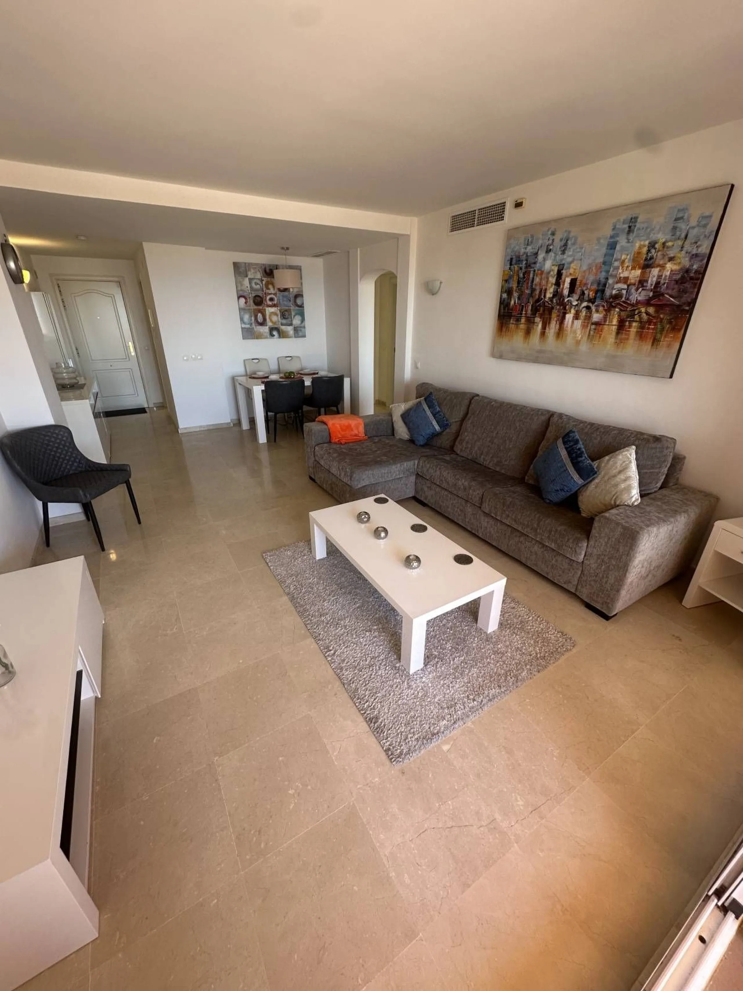 Atemberaubende 2-Zimmer-Wohnung mit Meerblick, privatem Tiefgaragenstellplatz und Abstellraum – Bellavista Hills 2, Calahonda – 349.000 €