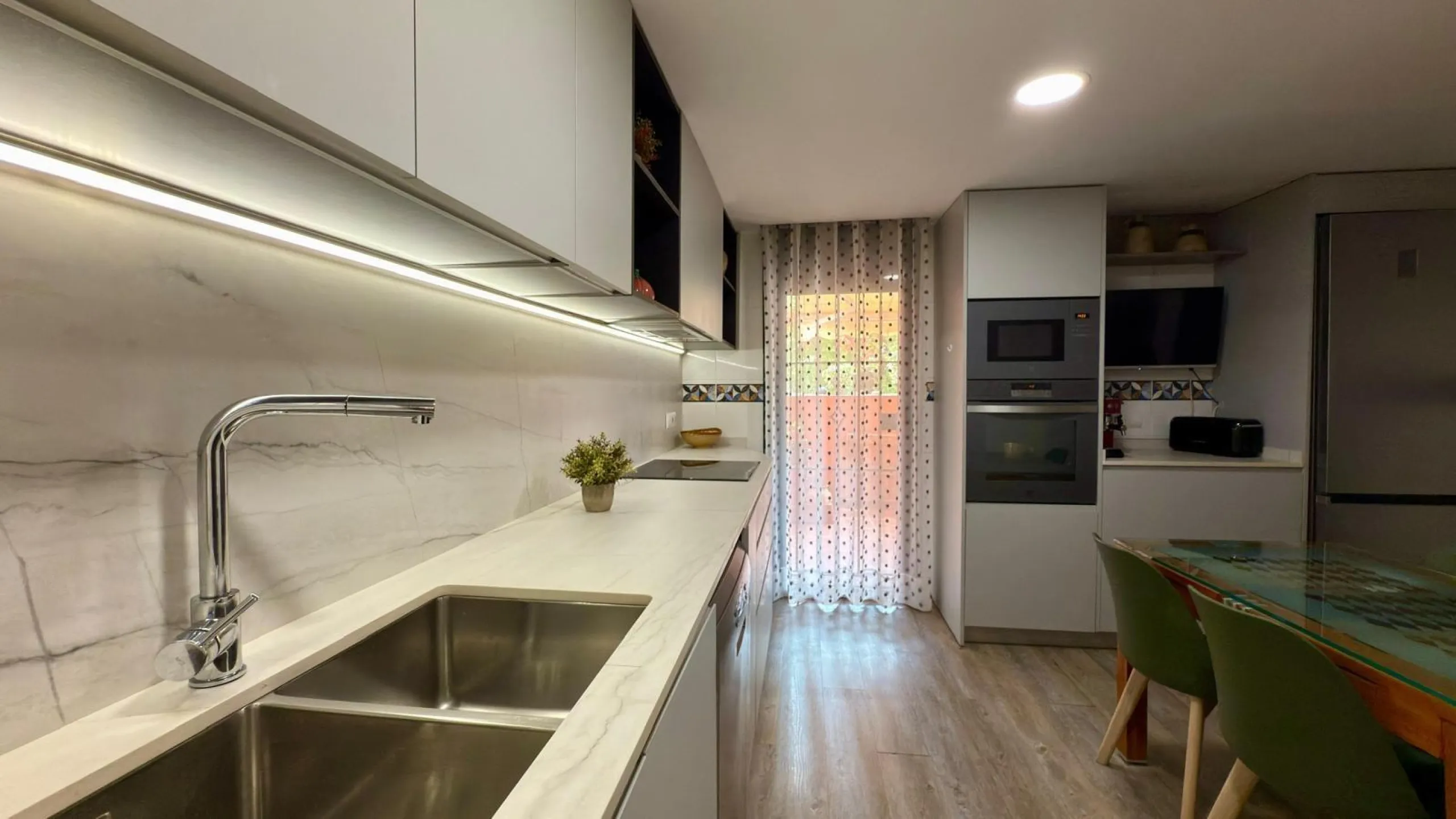 Exclusivo Adosado en Primera Línea de Golf de la Playa de San Juan con vistas espectaculares