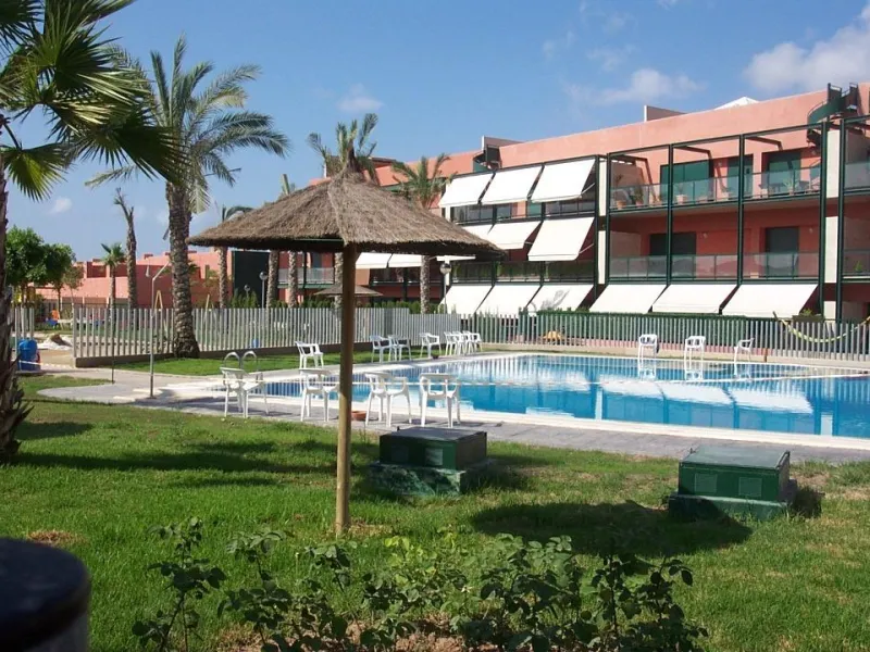 Exclusivo Adosado en Primera Línea de Golf de la Playa de San Juan con vistas espectaculares