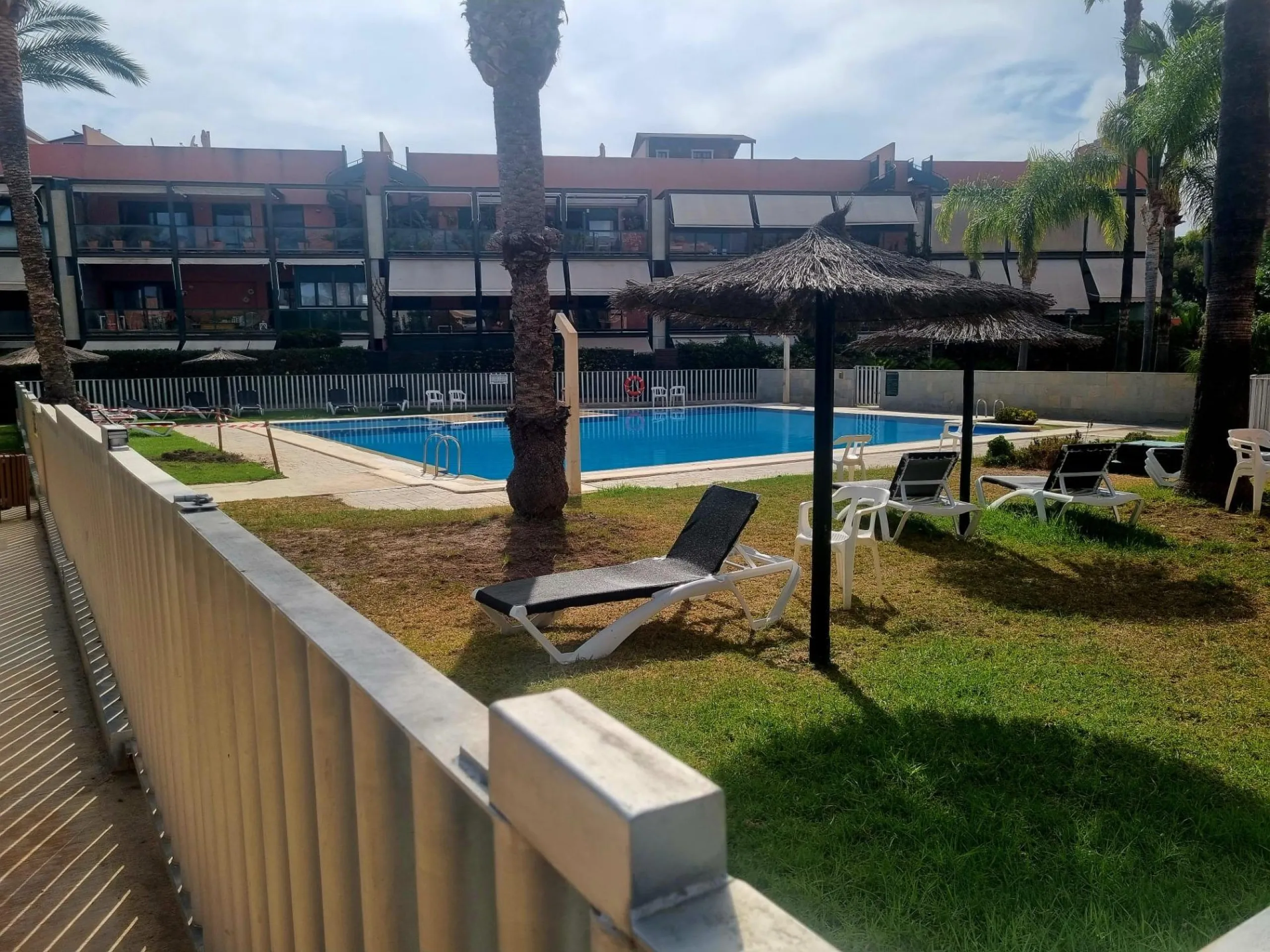 Exclusivo Adosado en Primera Línea de Golf de la Playa de San Juan con vistas espectaculares