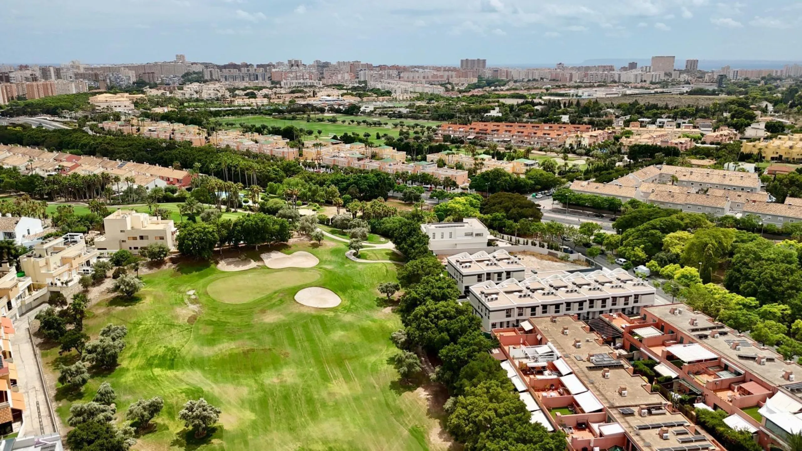 Exclusivo Adosado en Primera Línea de Golf de la Playa de San Juan con vistas espectaculares