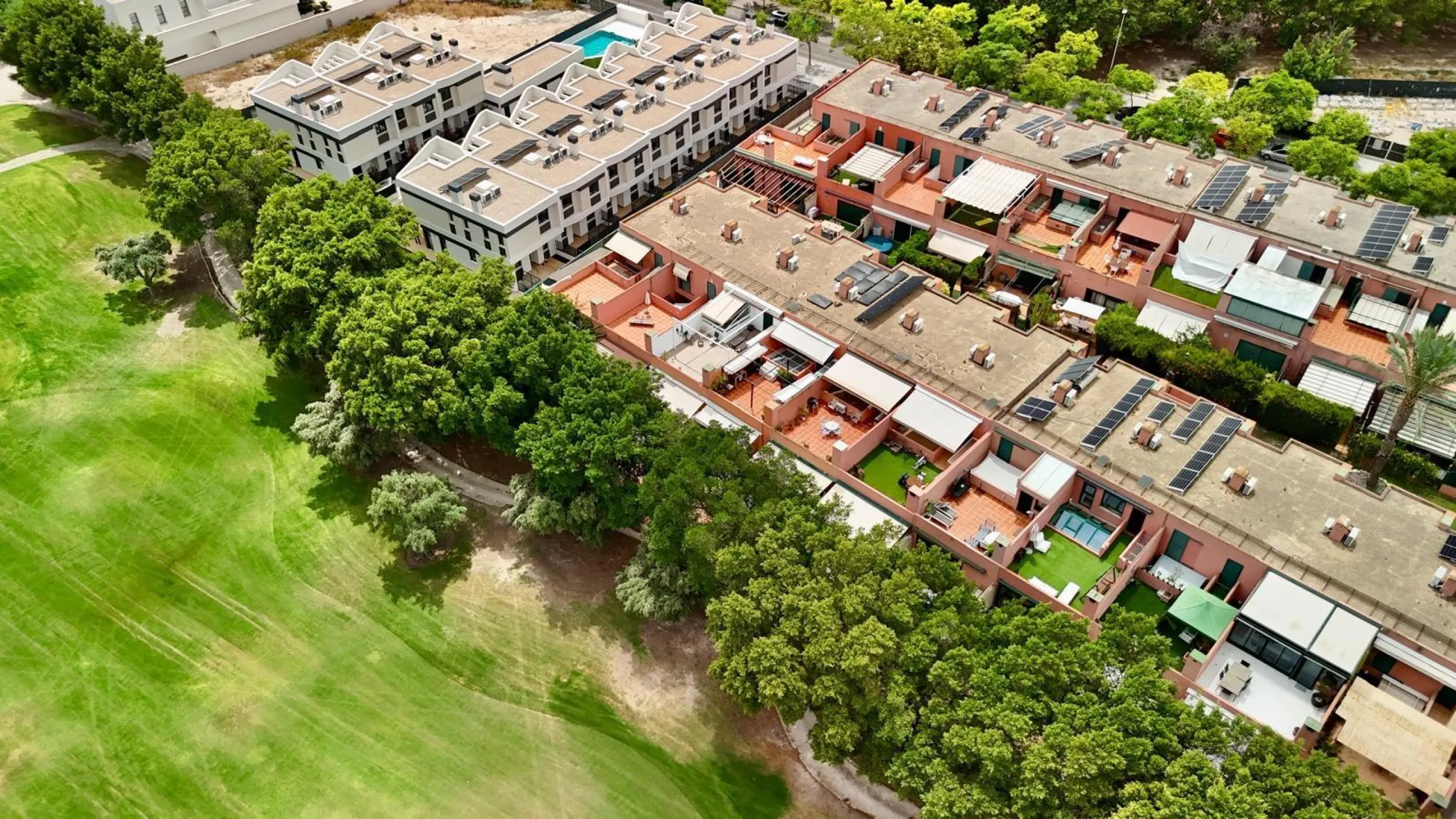 Exclusivo Adosado en Primera Línea de Golf de la Playa de San Juan con vistas espectaculares