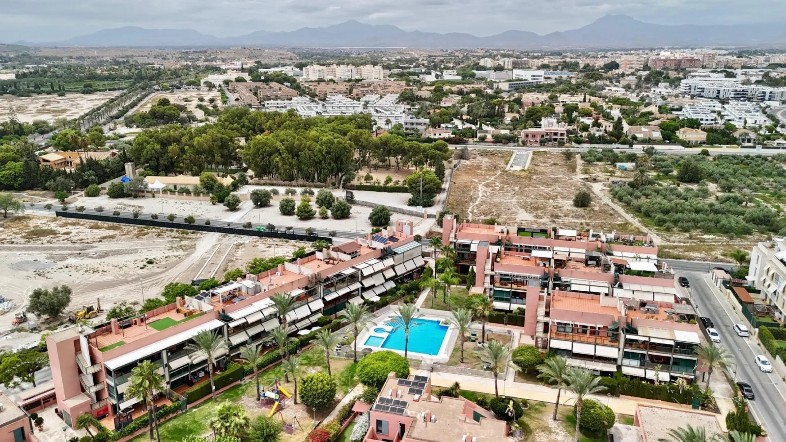 Exclusivo Adosado en Primera Línea de Golf de la Playa de San Juan con vistas espectaculares