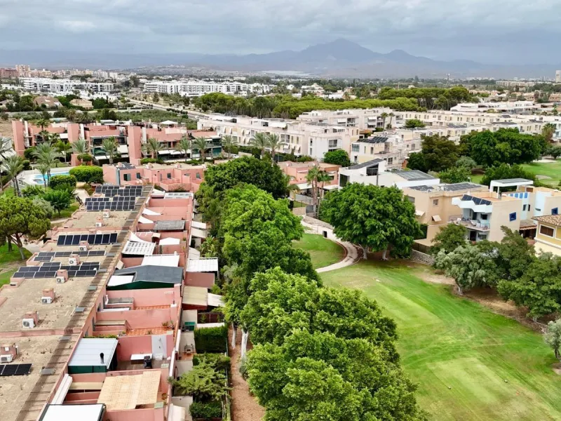 Exclusivo Adosado en Primera Línea de Golf de la Playa de San Juan con vistas espectaculares