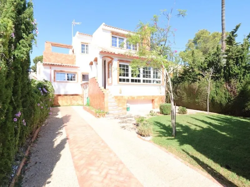 Detached villa in Villamartin plaza