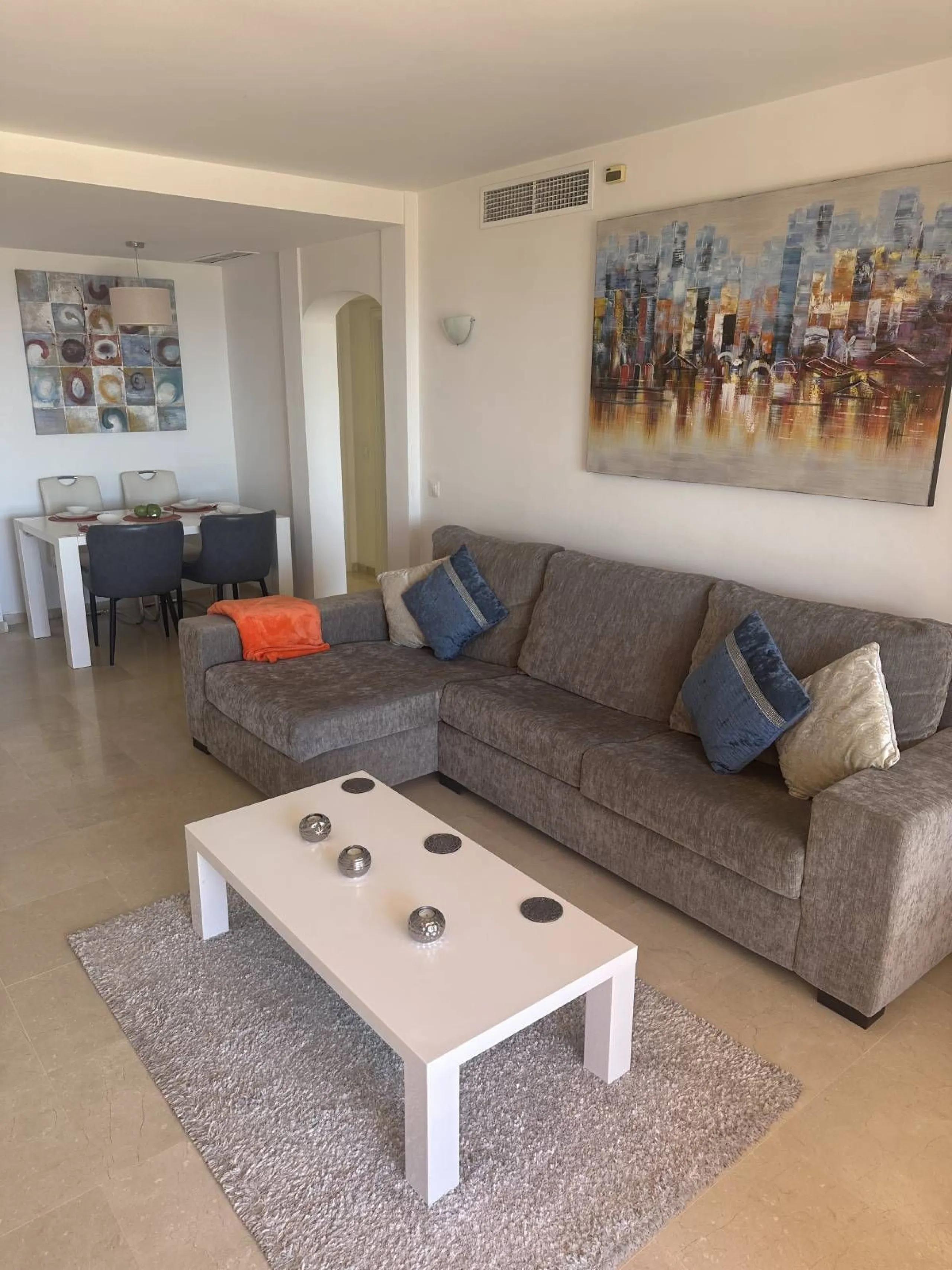 Atemberaubende 2-Zimmer-Wohnung mit Meerblick, privatem Tiefgaragenstellplatz und Abstellraum – Bellavista Hills 2, Calahonda – 349.000 €