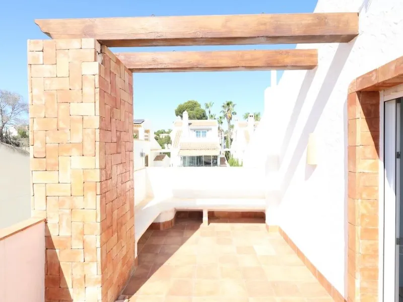 Detached villa in Villamartin plaza