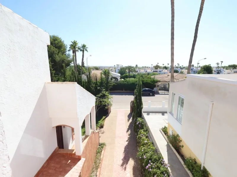 Detached villa in Villamartin plaza
