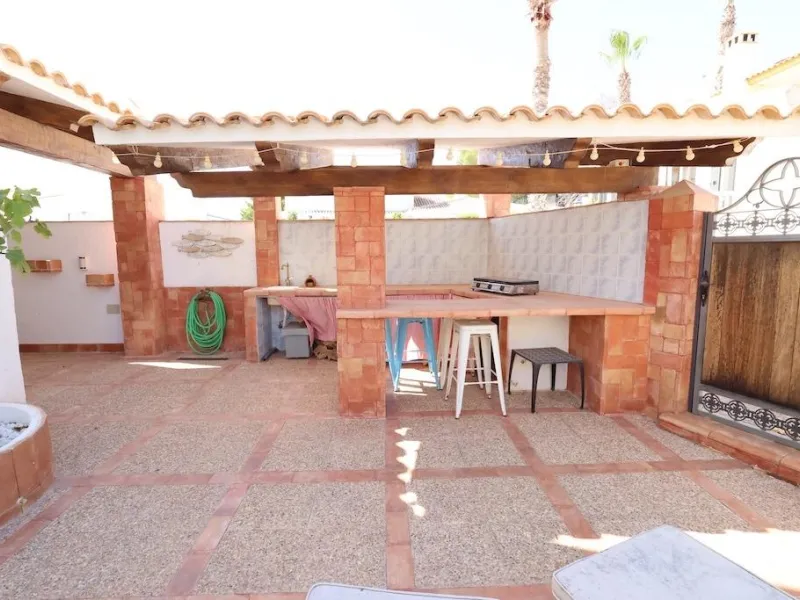 Detached villa in Villamartin plaza