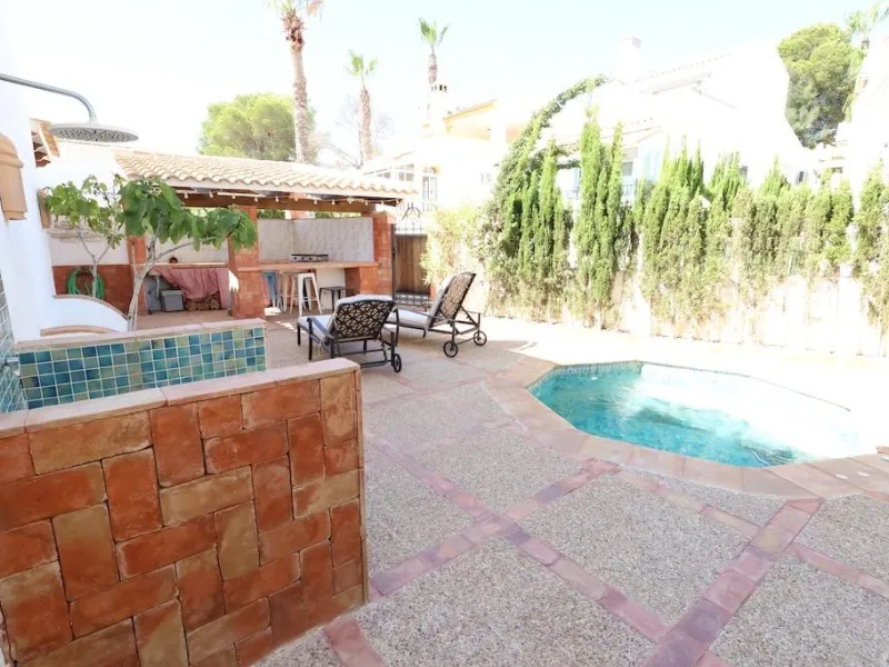 Detached villa in Villamartin plaza