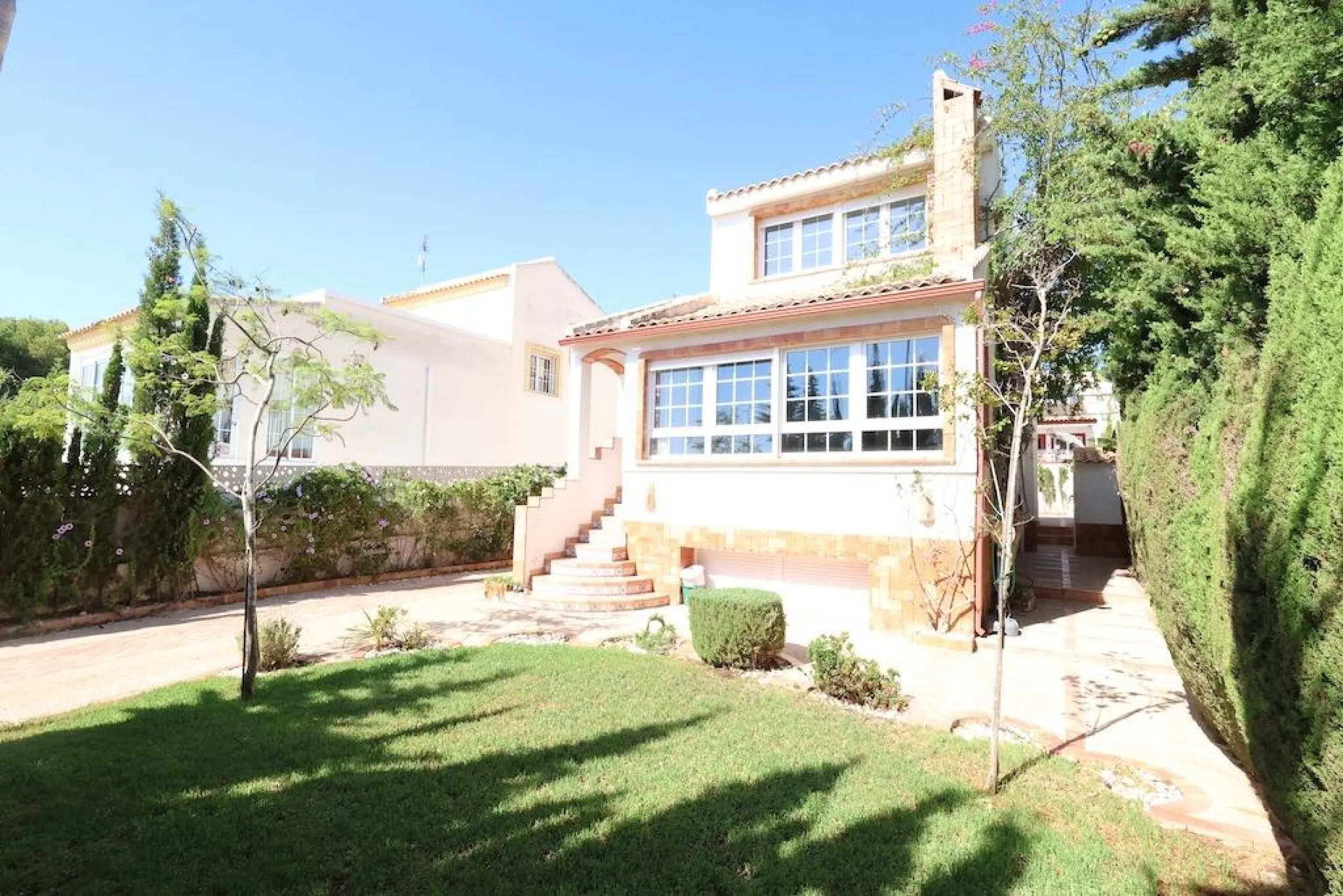 Detached villa in Villamartin plaza