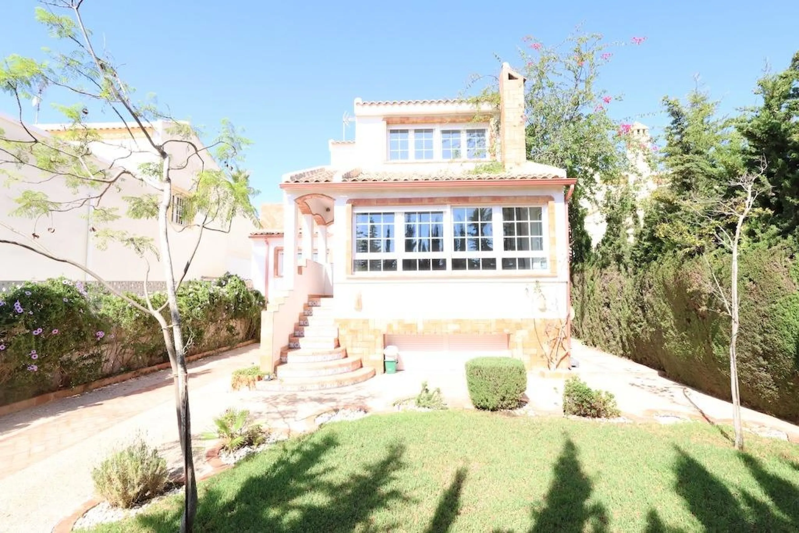 Detached villa in Villamartin plaza