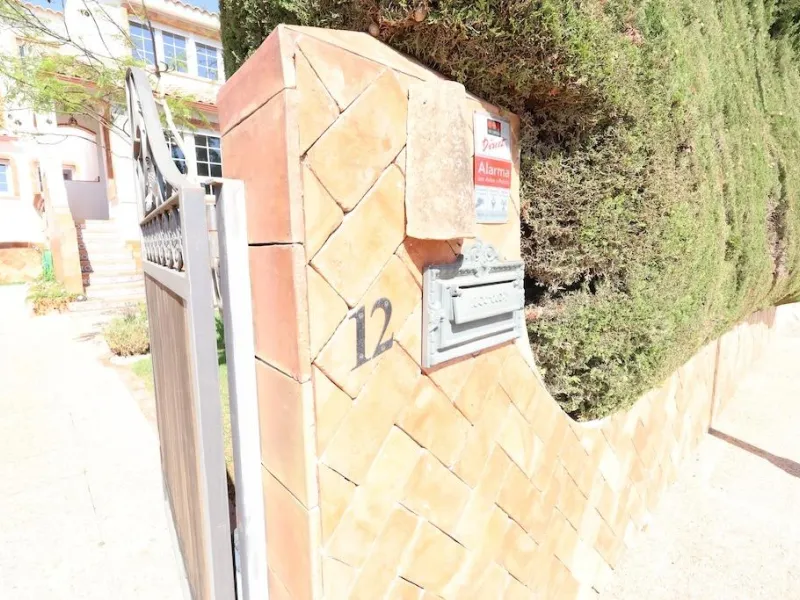 Detached villa in Villamartin plaza