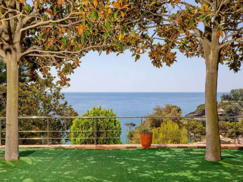 Spectacular three-level sea-view home in Cala Sant Francesc, Blanes