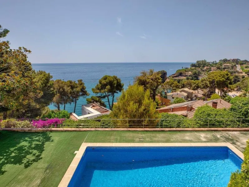 Spectacular three-level sea-view home in Cala Sant Francesc, Blanes