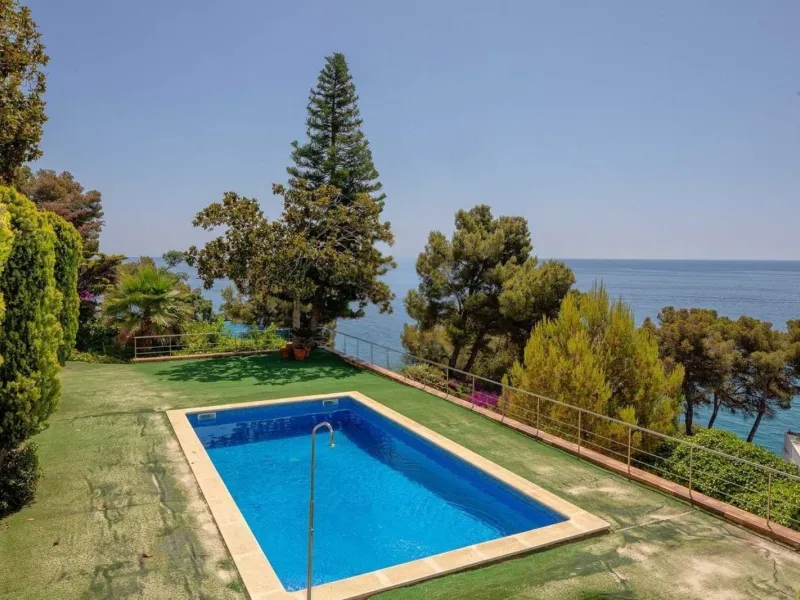 Spectacular three-level sea-view home in Cala Sant Francesc, Blanes