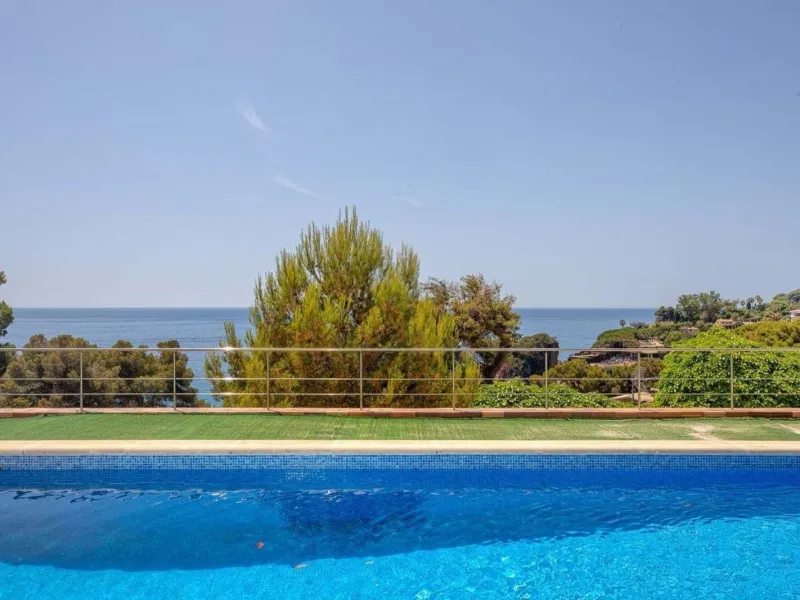 Spectacular three-level sea-view home in Cala Sant Francesc, Blanes