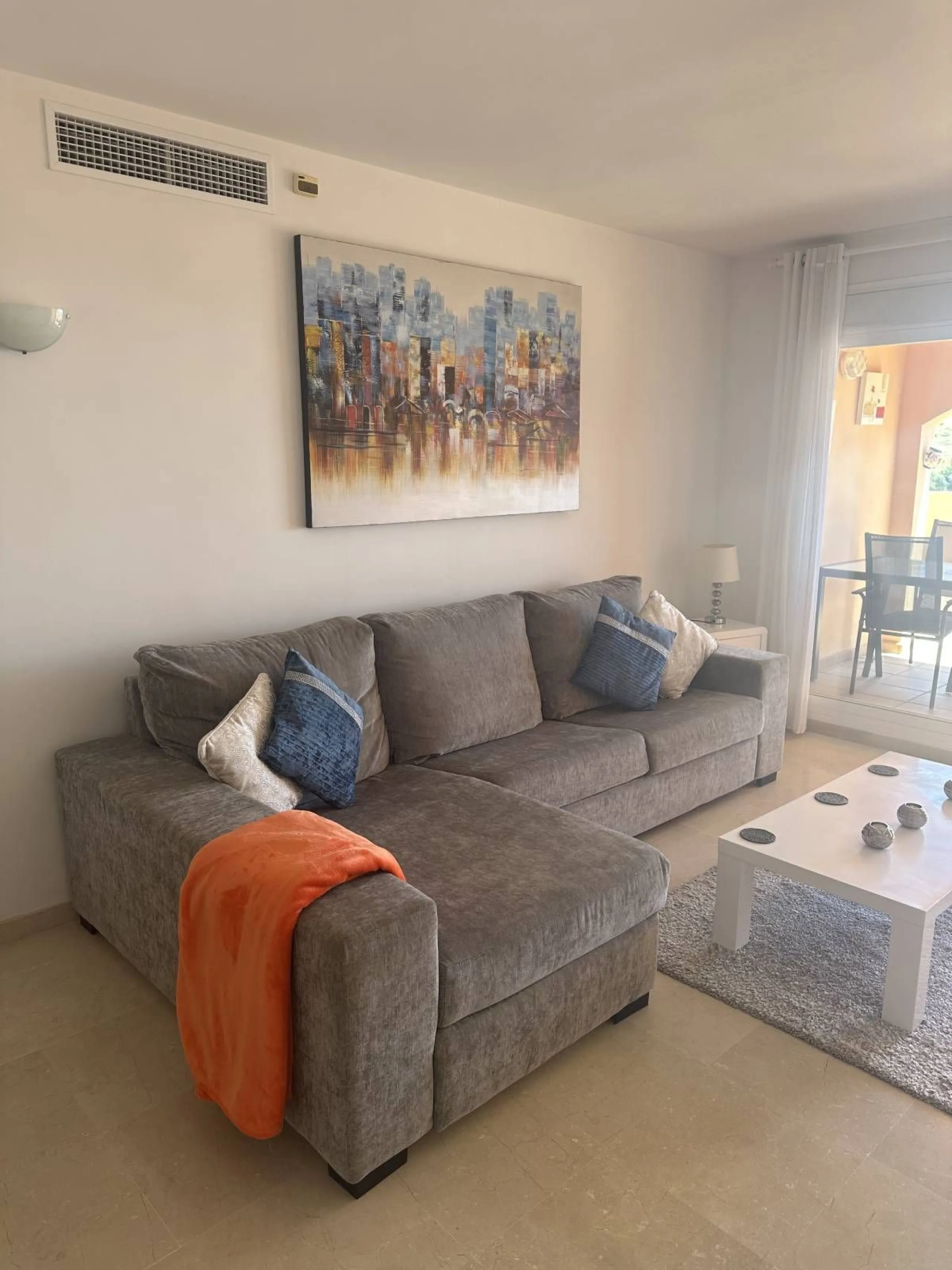 Atemberaubende 2-Zimmer-Wohnung mit Meerblick, privatem Tiefgaragenstellplatz und Abstellraum – Bellavista Hills 2, Calahonda – 349.000 €