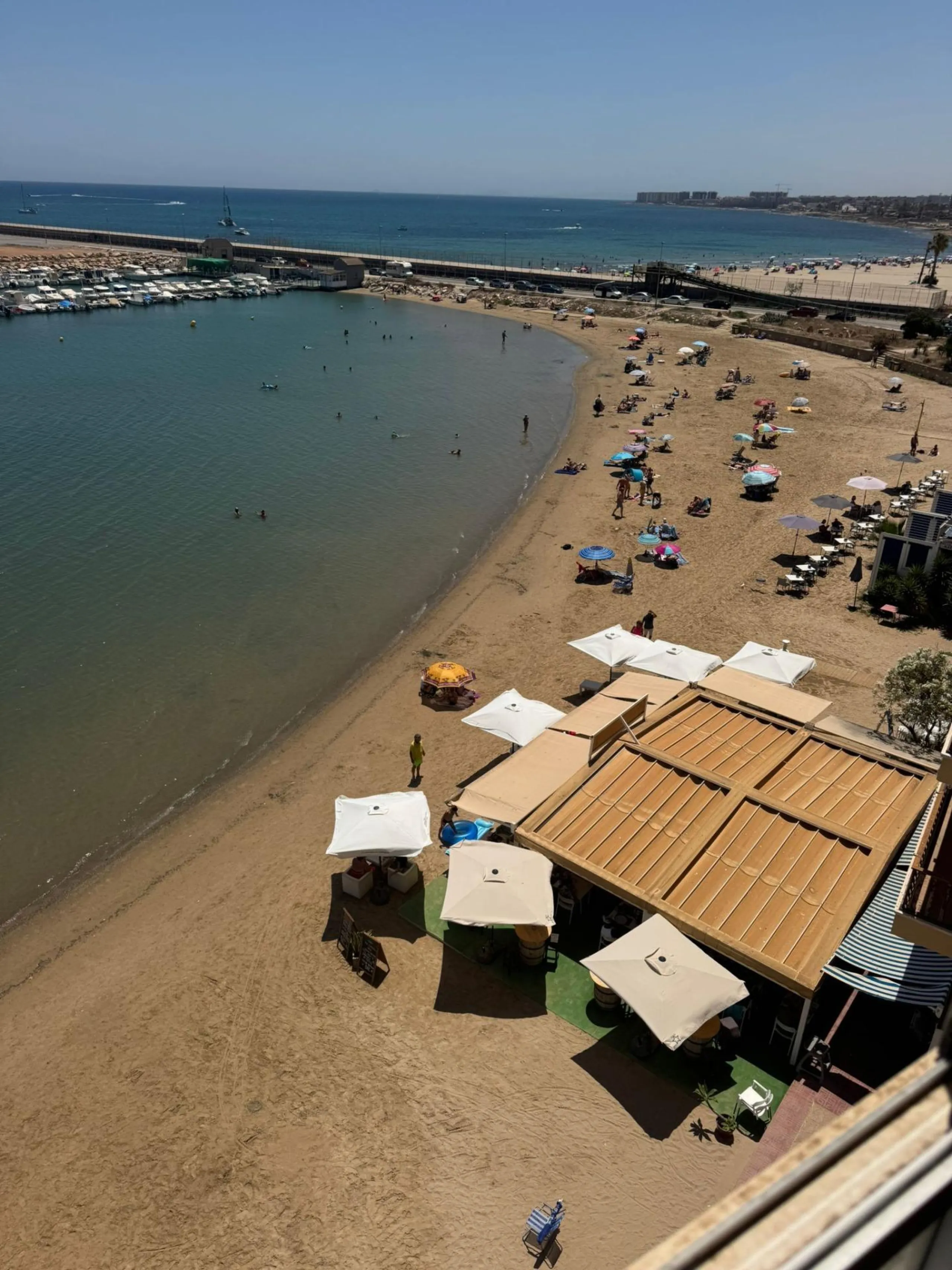 Fantástico apartamento de 3 dormitorios en primera línea de playa en Torrevieja