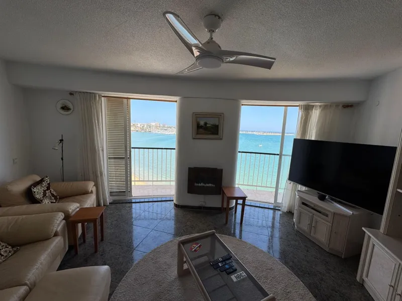 Fantástico apartamento de 3 dormitorios en primera línea de playa en Torrevieja