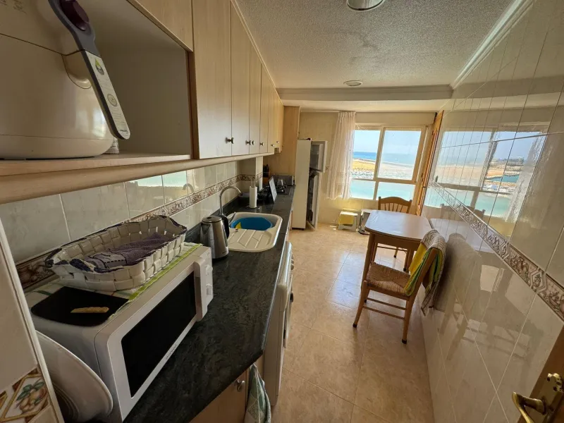 Fantástico apartamento de 3 dormitorios en primera línea de playa en Torrevieja