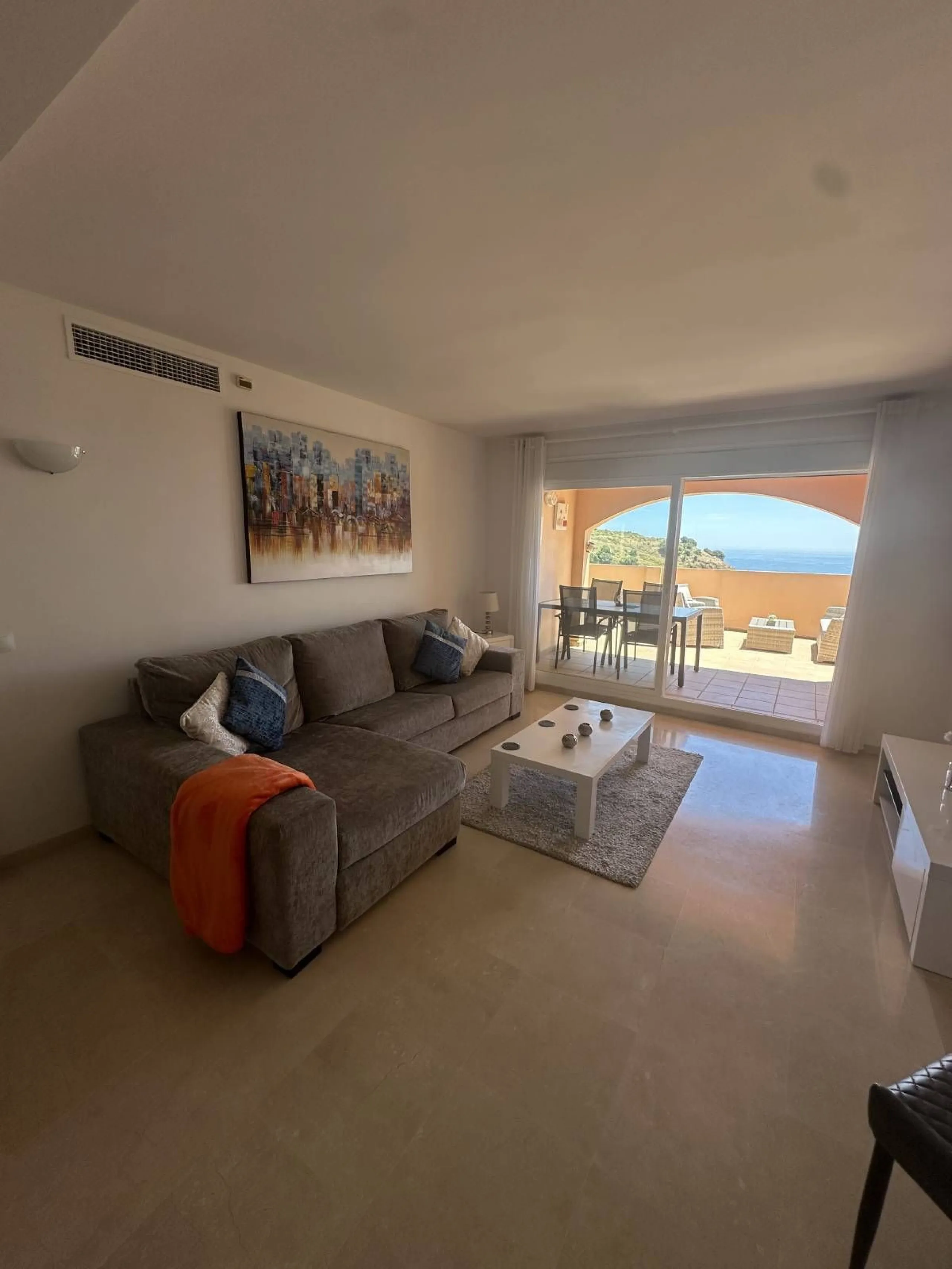 Atemberaubende 2-Zimmer-Wohnung mit Meerblick, privatem Tiefgaragenstellplatz und Abstellraum – Bellavista Hills 2, Calahonda – 349.000 €