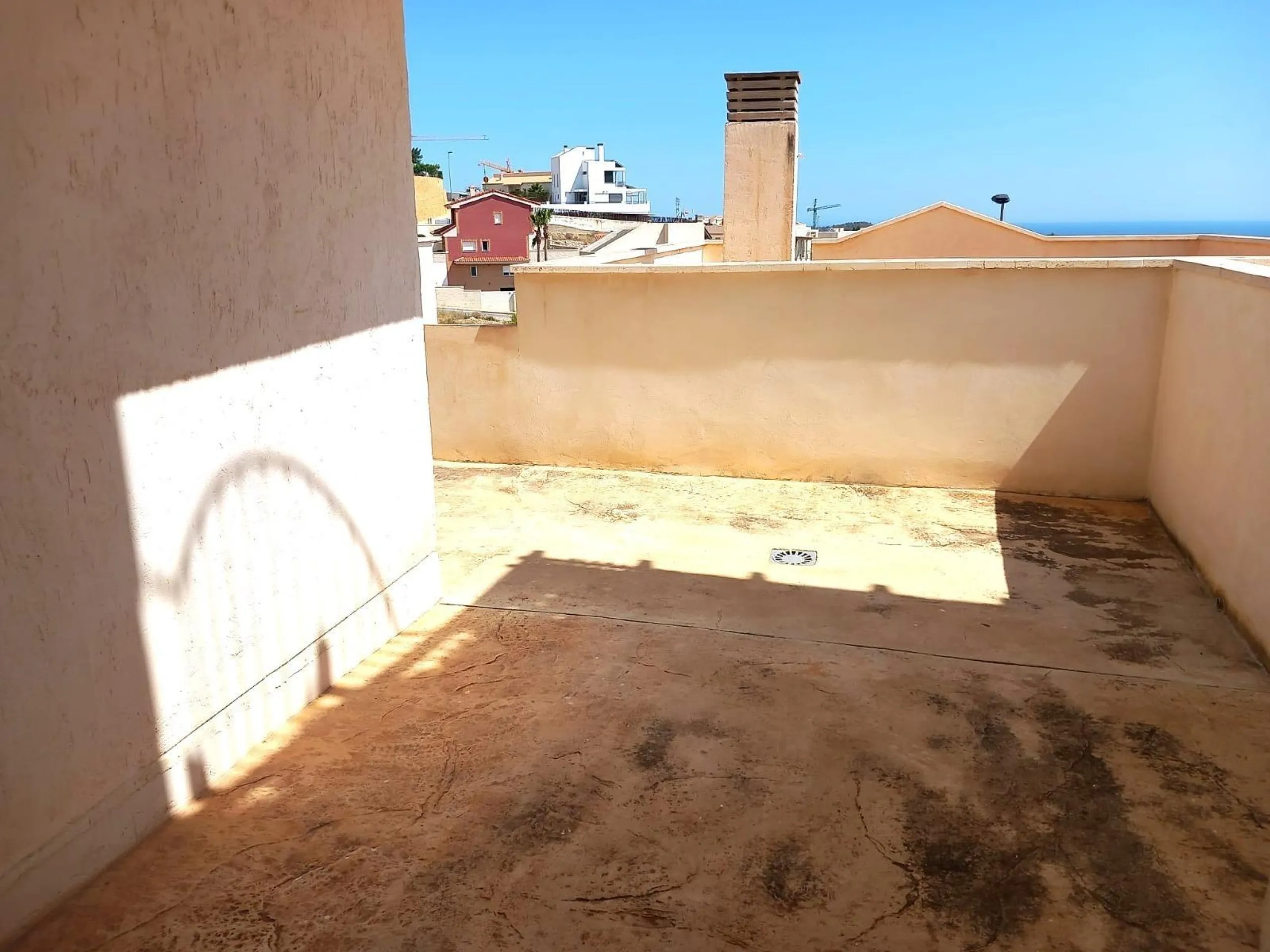 Encantadora Casa Adosada con Impresionantes Vistas al Mar en Balcón de Finestrat