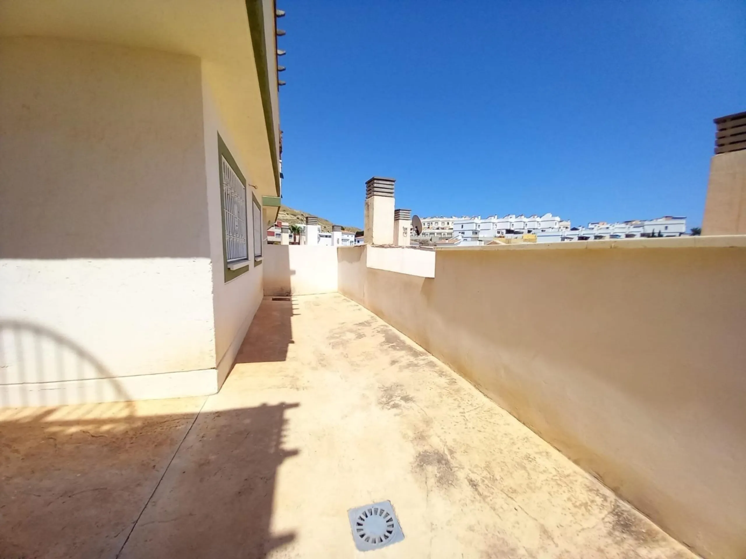 Encantadora Casa Adosada con Impresionantes Vistas al Mar en Balcón de Finestrat