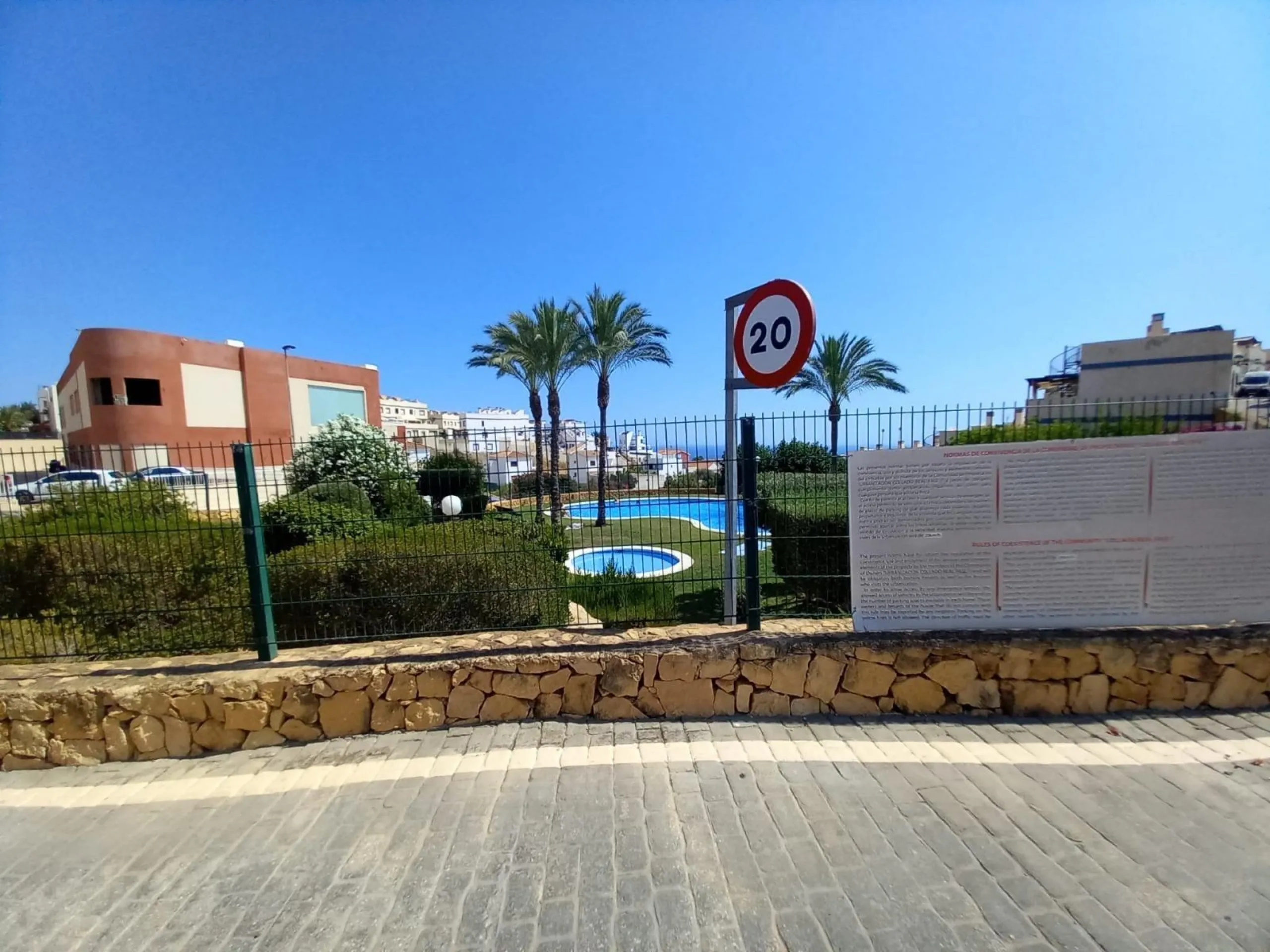 Encantadora Casa Adosada con Impresionantes Vistas al Mar en Balcón de Finestrat