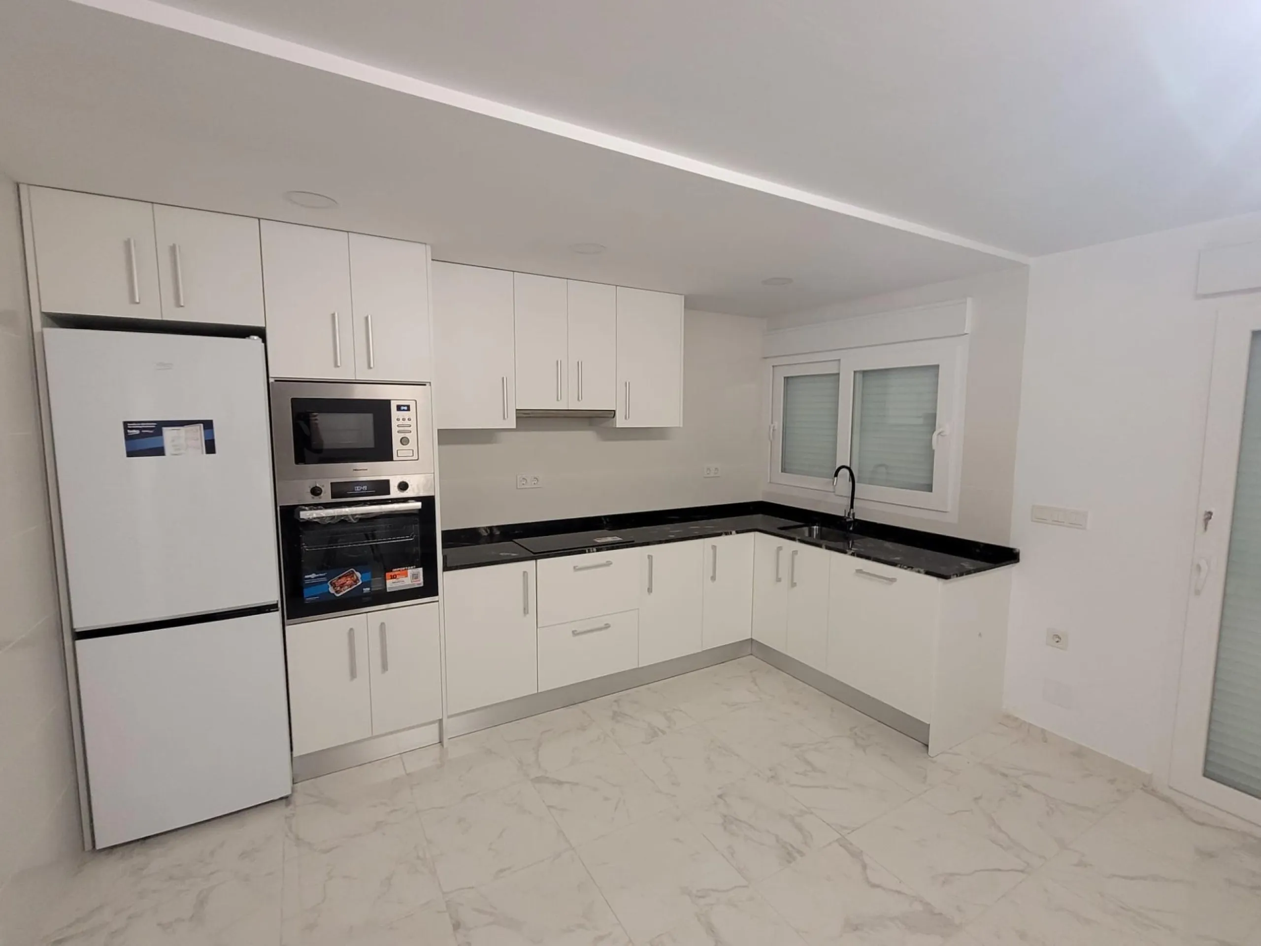 Твой новый дом ждет вас! 🏡✨ РЕМОНТИРОВАННЫЙ ДОМ 3 СПАЛЬНИ 2 ВАННЫЕ 2 ТЕРРАСЫ С ОБЩИМ БАССЕЙНОМ