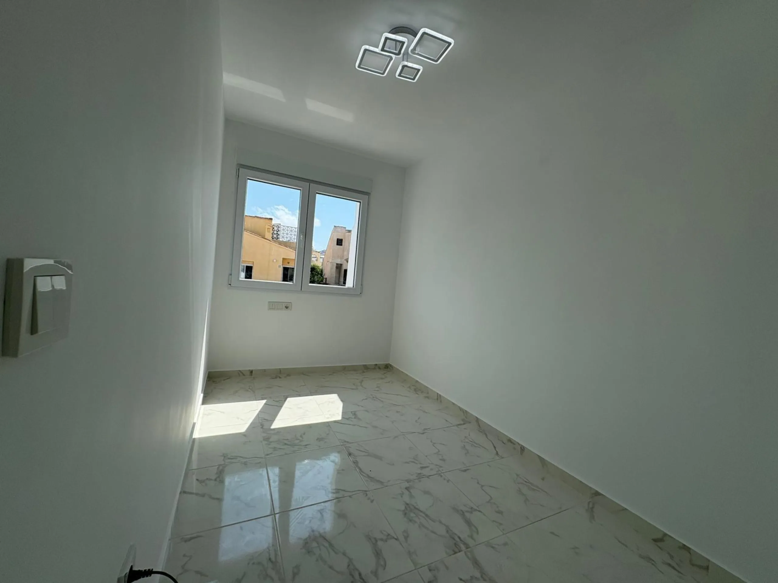 Твой новый дом ждет вас! 🏡✨ РЕМОНТИРОВАННЫЙ ДОМ 3 СПАЛЬНИ 2 ВАННЫЕ 2 ТЕРРАСЫ С ОБЩИМ БАССЕЙНОМ