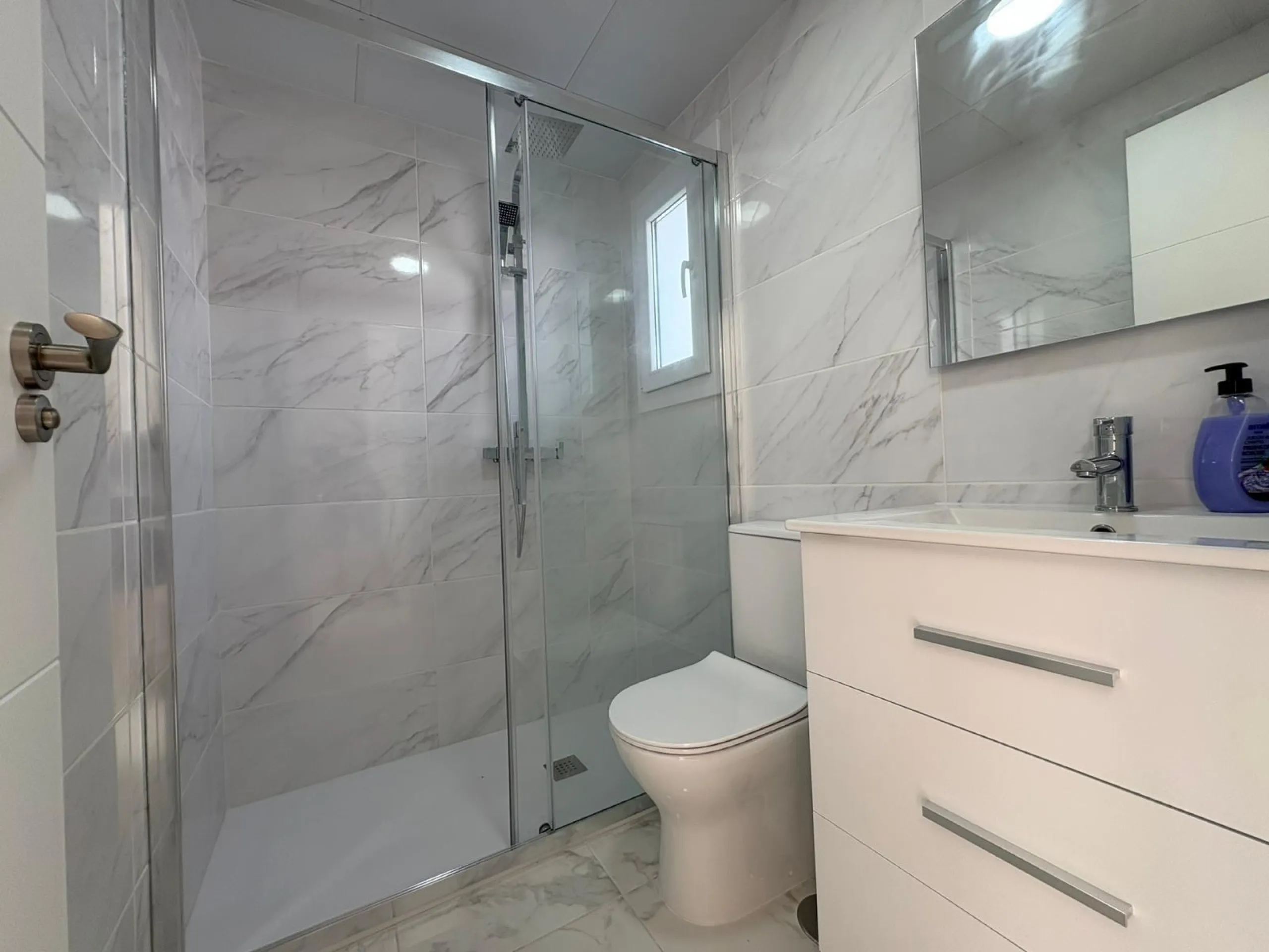 Твой новый дом ждет вас! 🏡✨ РЕМОНТИРОВАННЫЙ ДОМ 3 СПАЛЬНИ 2 ВАННЫЕ 2 ТЕРРАСЫ С ОБЩИМ БАССЕЙНОМ
