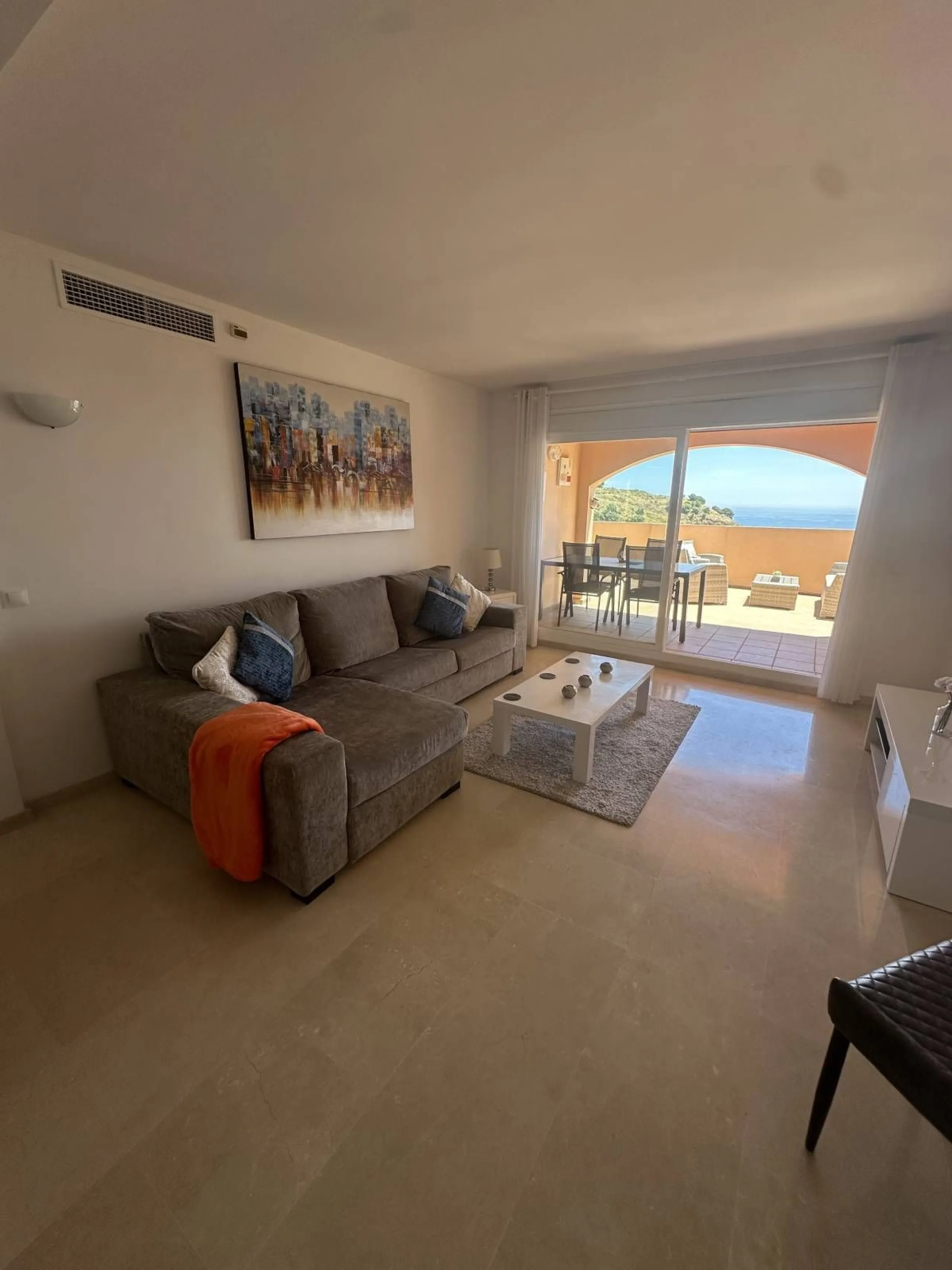 Atemberaubende 2-Zimmer-Wohnung mit Meerblick, privatem Tiefgaragenstellplatz und Abstellraum – Bellavista Hills 2, Calahonda – 349.000 €
