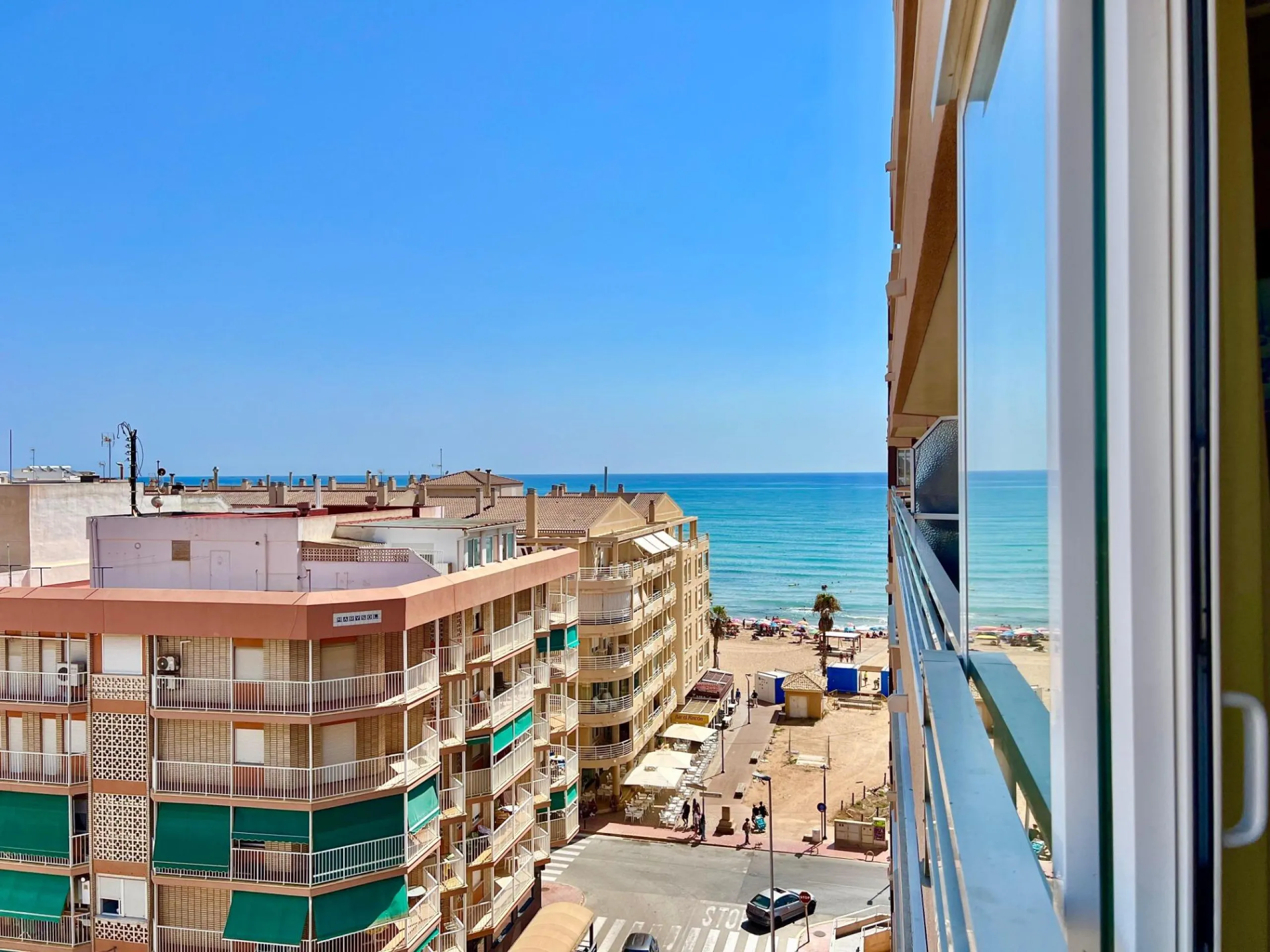 ESPACIOSO APARTAMENTO DE 3 HABITACIONES + PARKING + TRASTERO EN PLANTA 7 CON VISTAS AL MAR