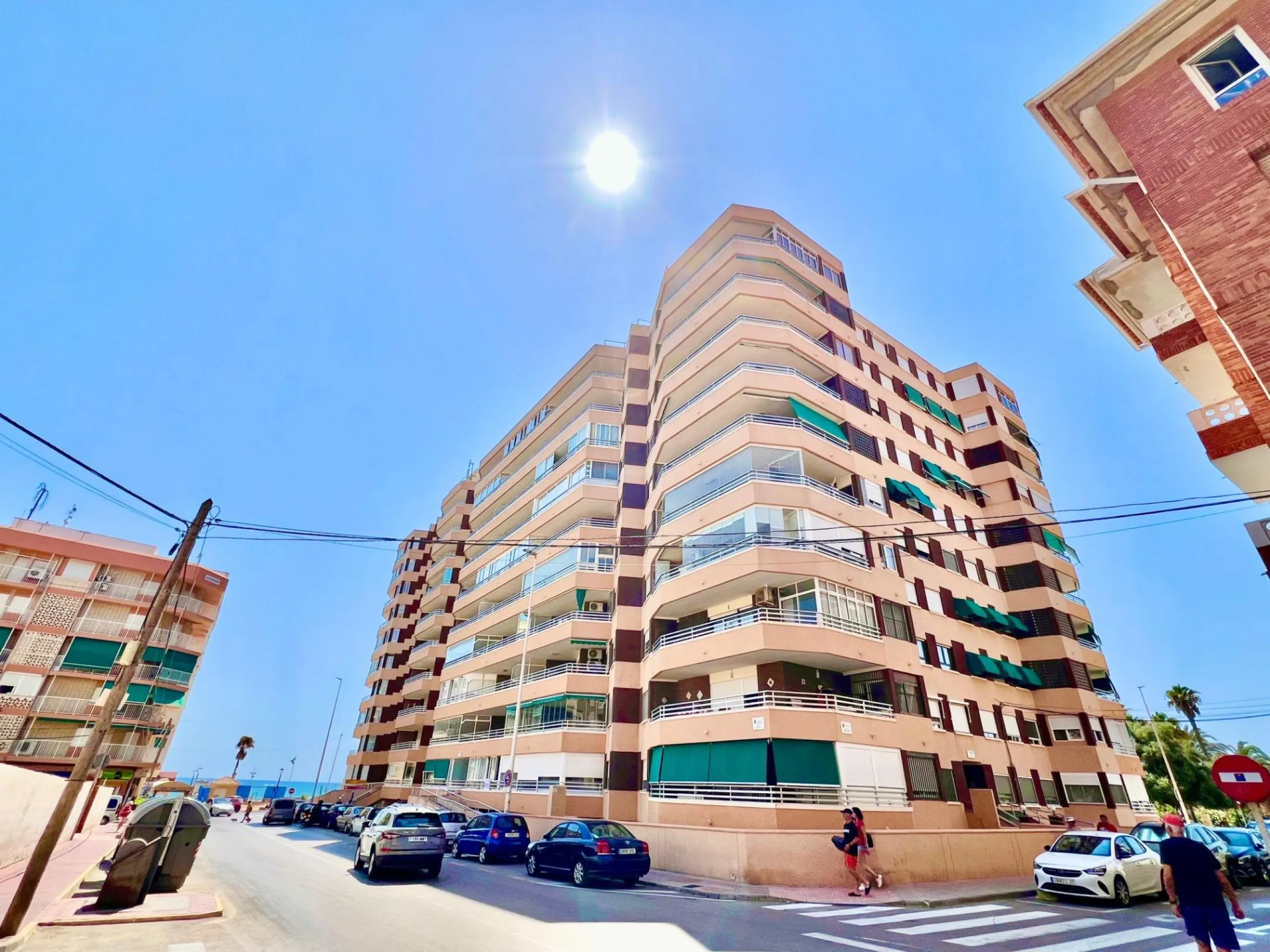 ESPACIOSO APARTAMENTO DE 3 HABITACIONES + PARKING + TRASTERO EN PLANTA 7 CON VISTAS AL MAR