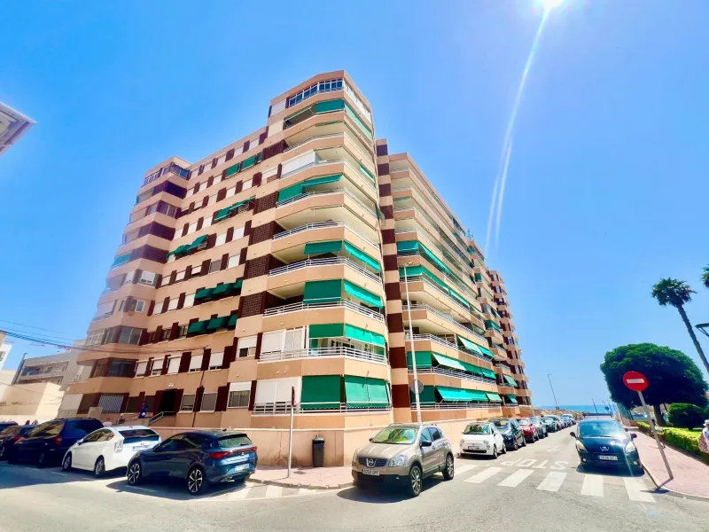 ESPACIOSO APARTAMENTO DE 3 HABITACIONES + PARKING + TRASTERO EN PLANTA 7 CON VISTAS AL MAR