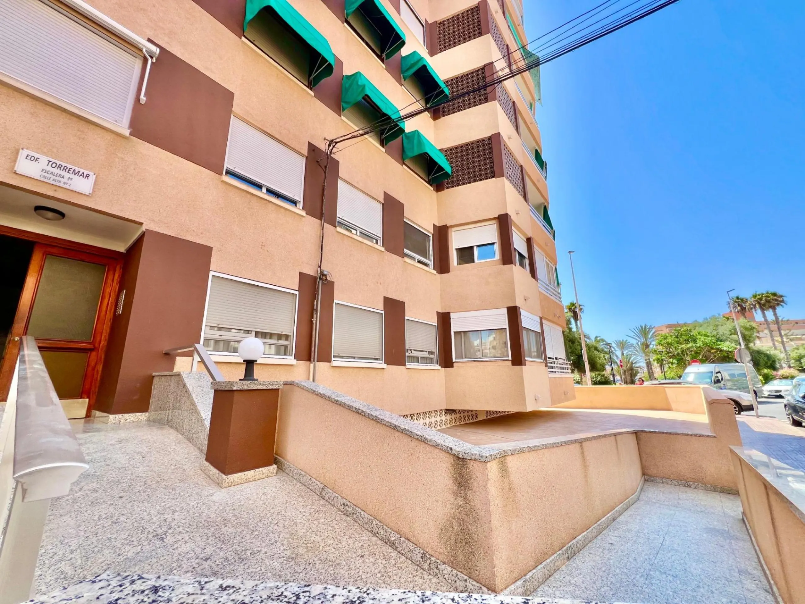 ESPACIOSO APARTAMENTO DE 3 HABITACIONES + PARKING + TRASTERO EN PLANTA 7 CON VISTAS AL MAR