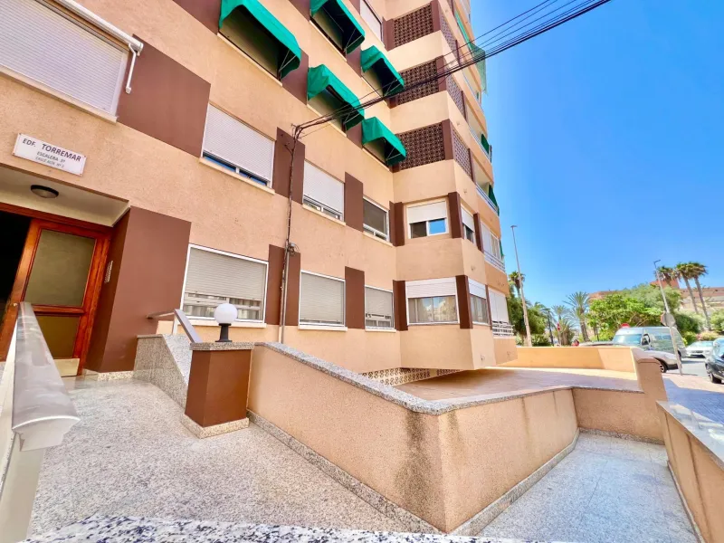 ESPACIOSO APARTAMENTO DE 3 HABITACIONES + PARKING + TRASTERO EN PLANTA 7 CON VISTAS AL MAR