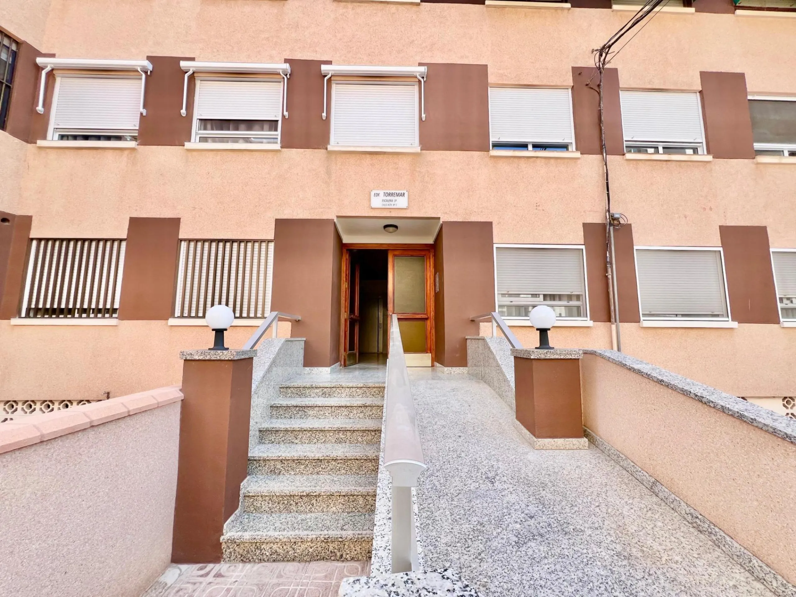 ESPACIOSO APARTAMENTO DE 3 HABITACIONES + PARKING + TRASTERO EN PLANTA 7 CON VISTAS AL MAR