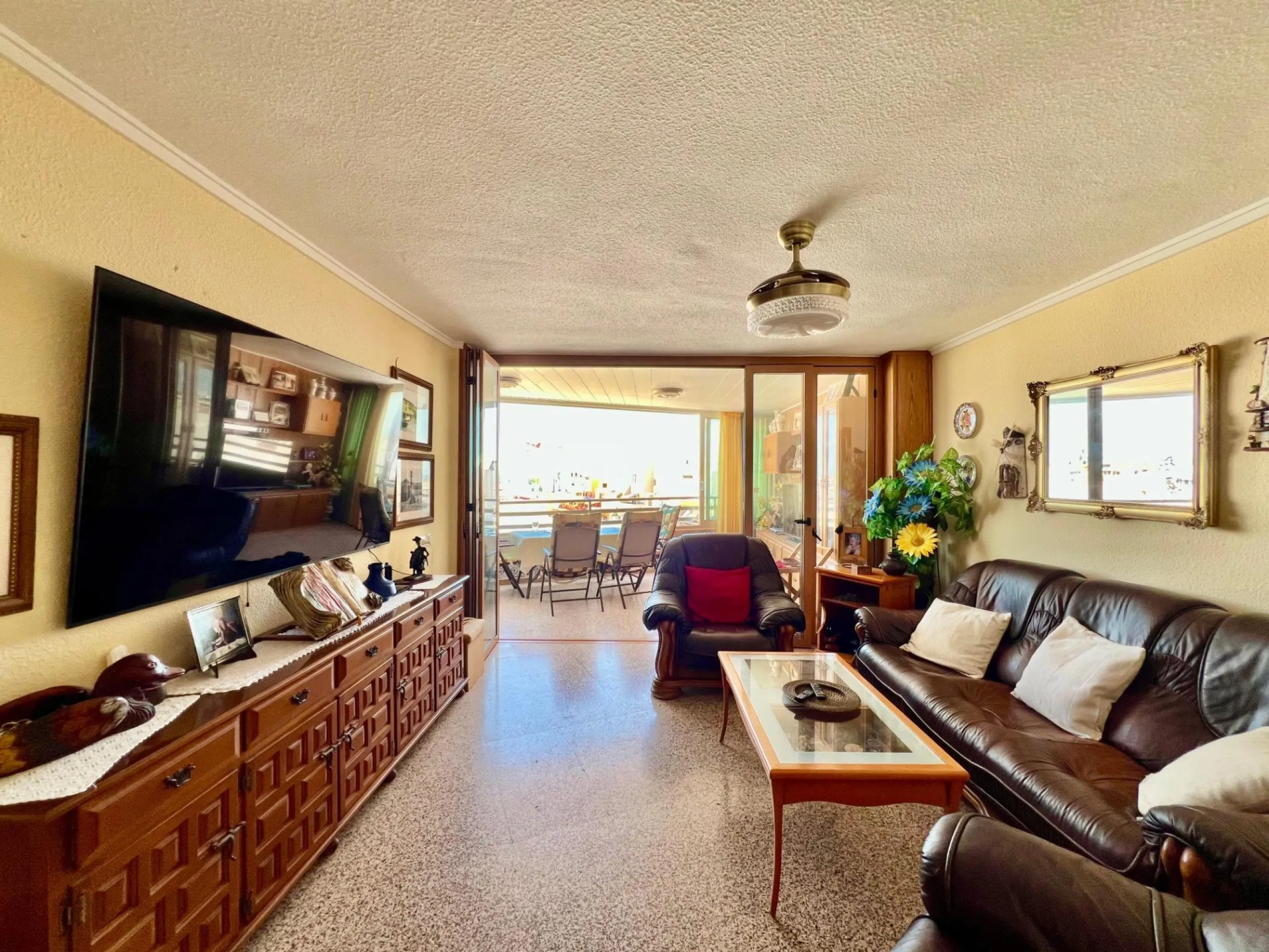 ESPACIOSO APARTAMENTO DE 3 HABITACIONES + PARKING + TRASTERO EN PLANTA 7 CON VISTAS AL MAR