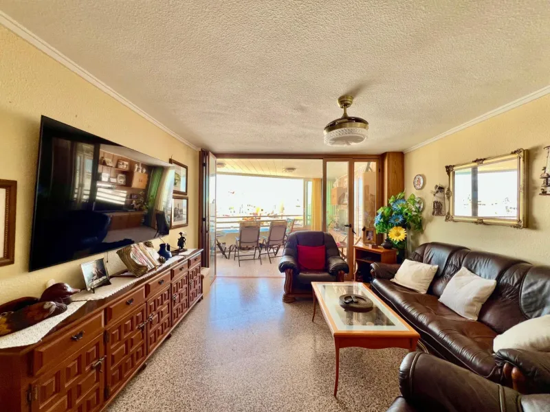 ESPACIOSO APARTAMENTO DE 3 HABITACIONES + PARKING + TRASTERO EN PLANTA 7 CON VISTAS AL MAR