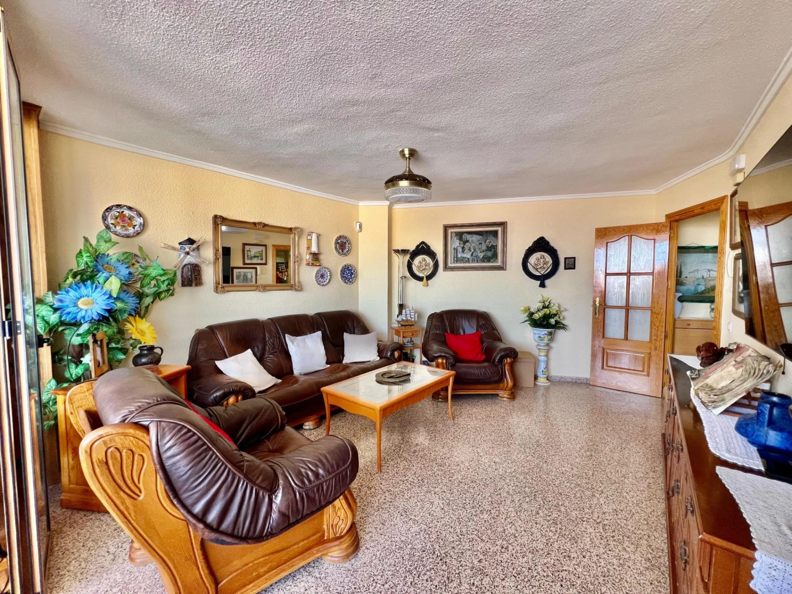 ESPACIOSO APARTAMENTO DE 3 HABITACIONES + PARKING + TRASTERO EN PLANTA 7 CON VISTAS AL MAR
