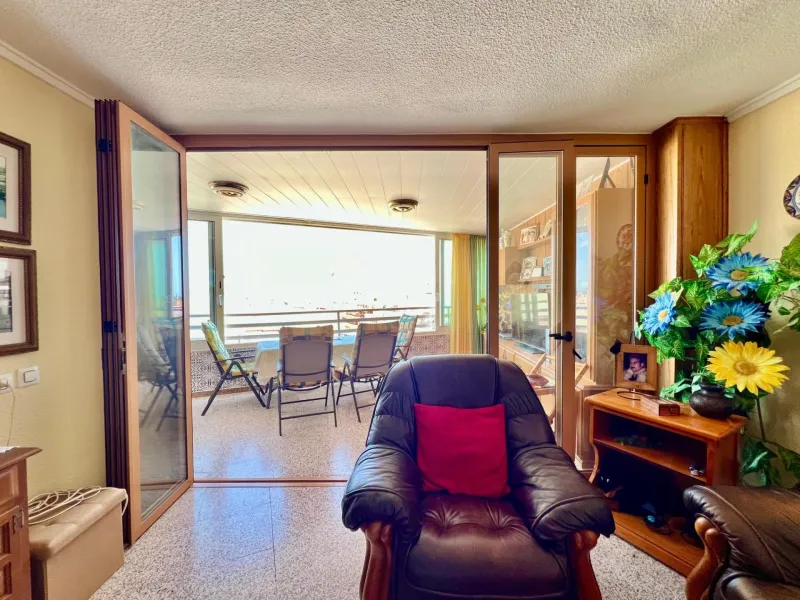 ESPACIOSO APARTAMENTO DE 3 HABITACIONES + PARKING + TRASTERO EN PLANTA 7 CON VISTAS AL MAR