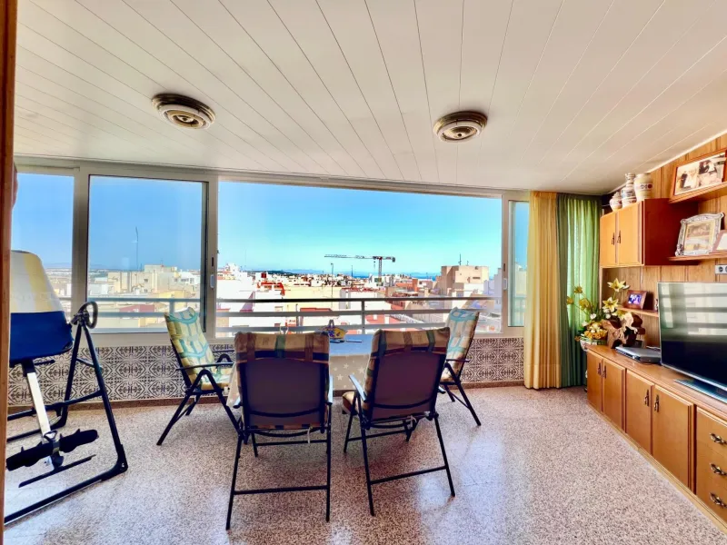 ESPACIOSO APARTAMENTO DE 3 HABITACIONES + PARKING + TRASTERO EN PLANTA 7 CON VISTAS AL MAR